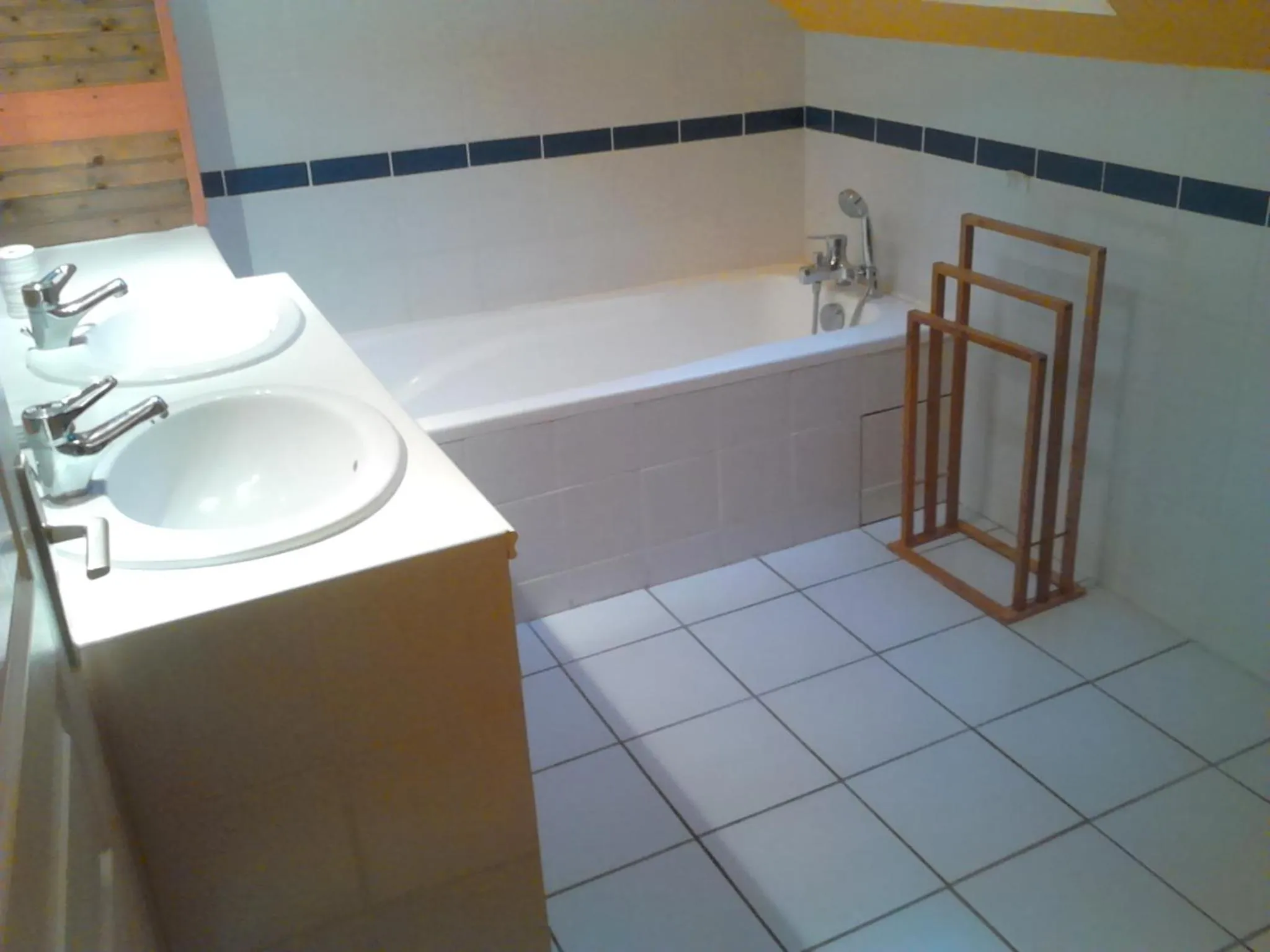 Bathroom in La P'tit' Fugue