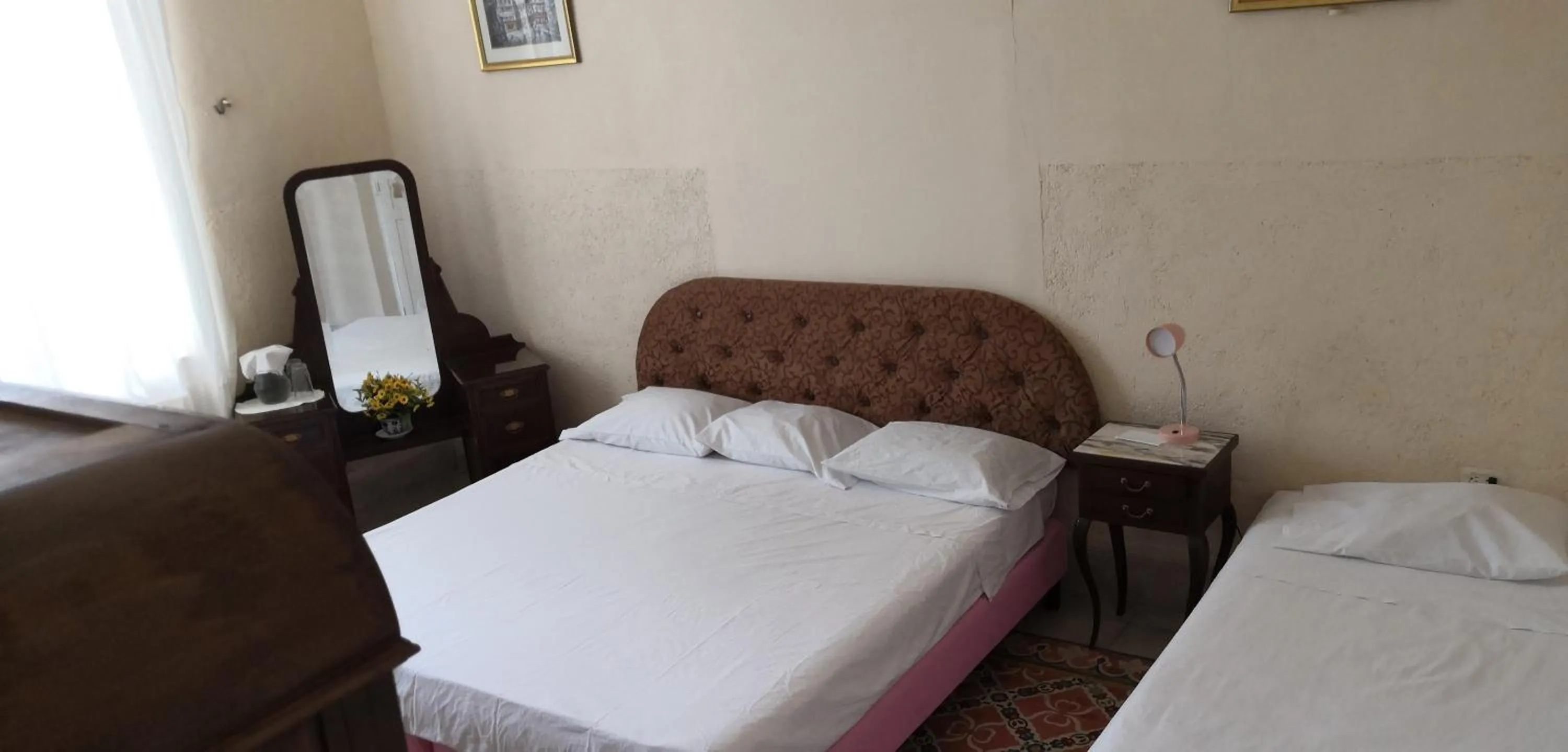 Photo of the whole room, Bed in La Casa del Turix