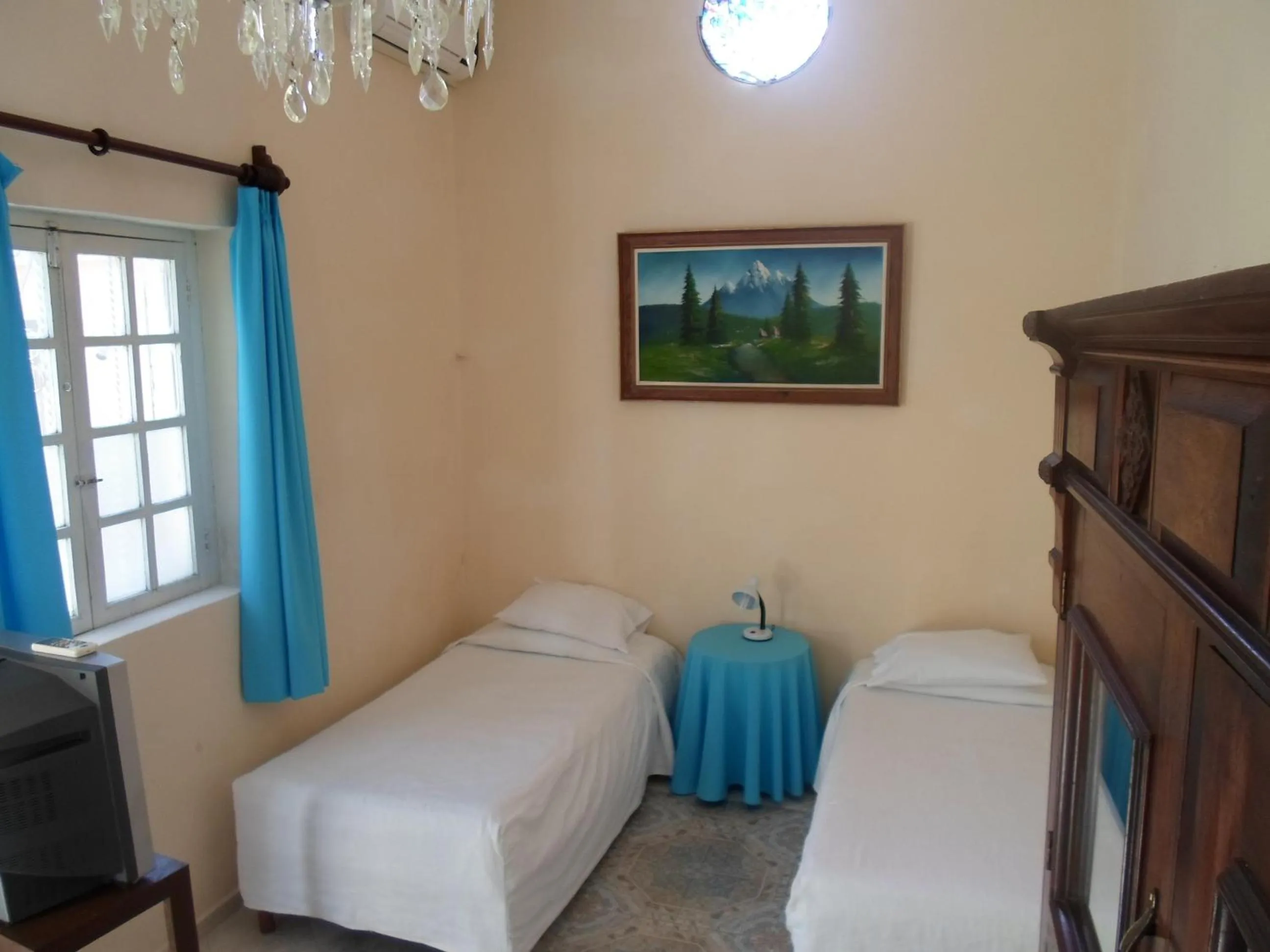 Photo of the whole room, Bed in La Casa del Turix