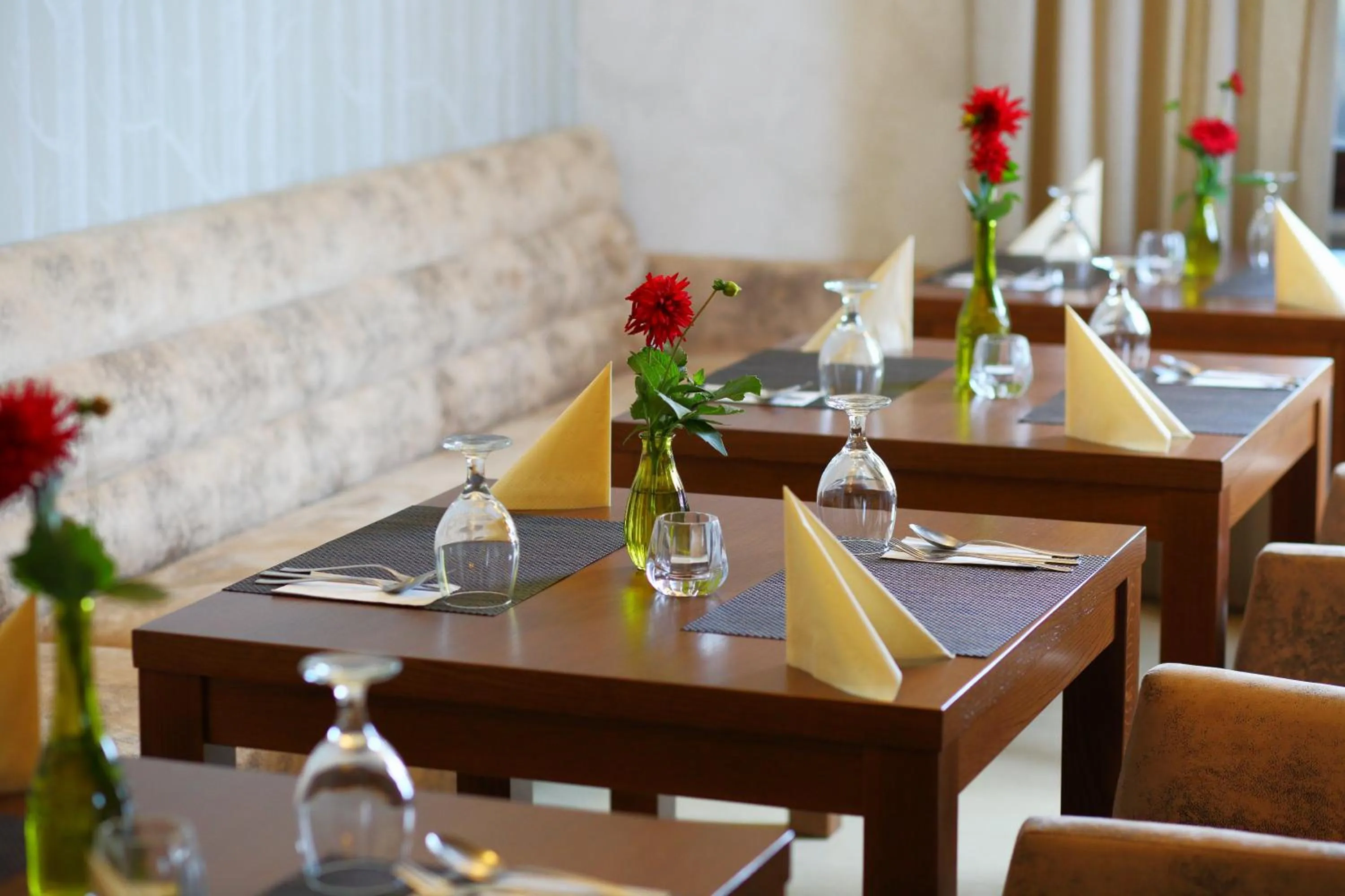 Restaurant/places to eat in Inter Hotel