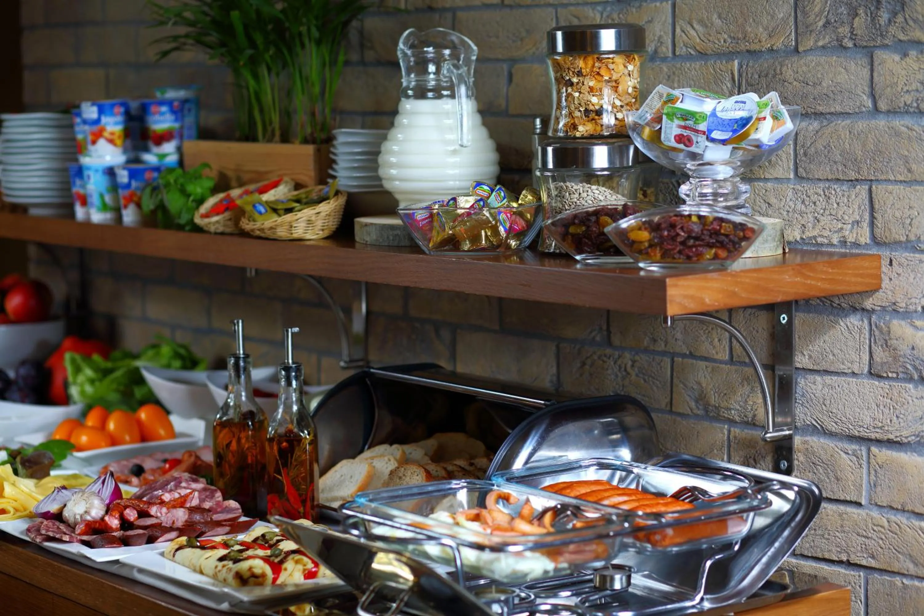 Restaurant/places to eat in Inter Hotel