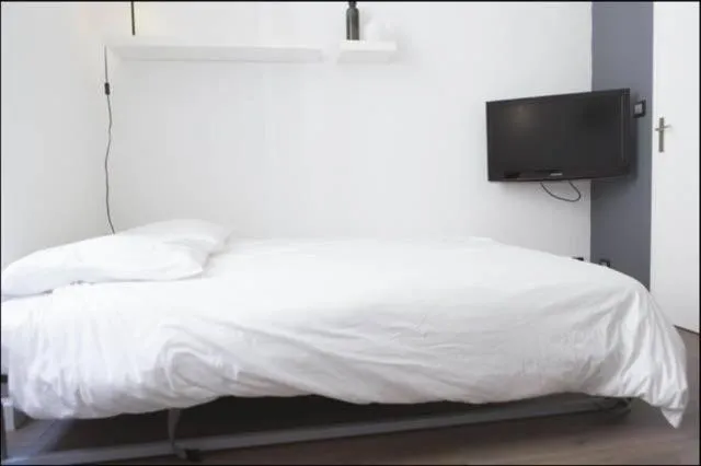 Bedroom in Quai bourgeois