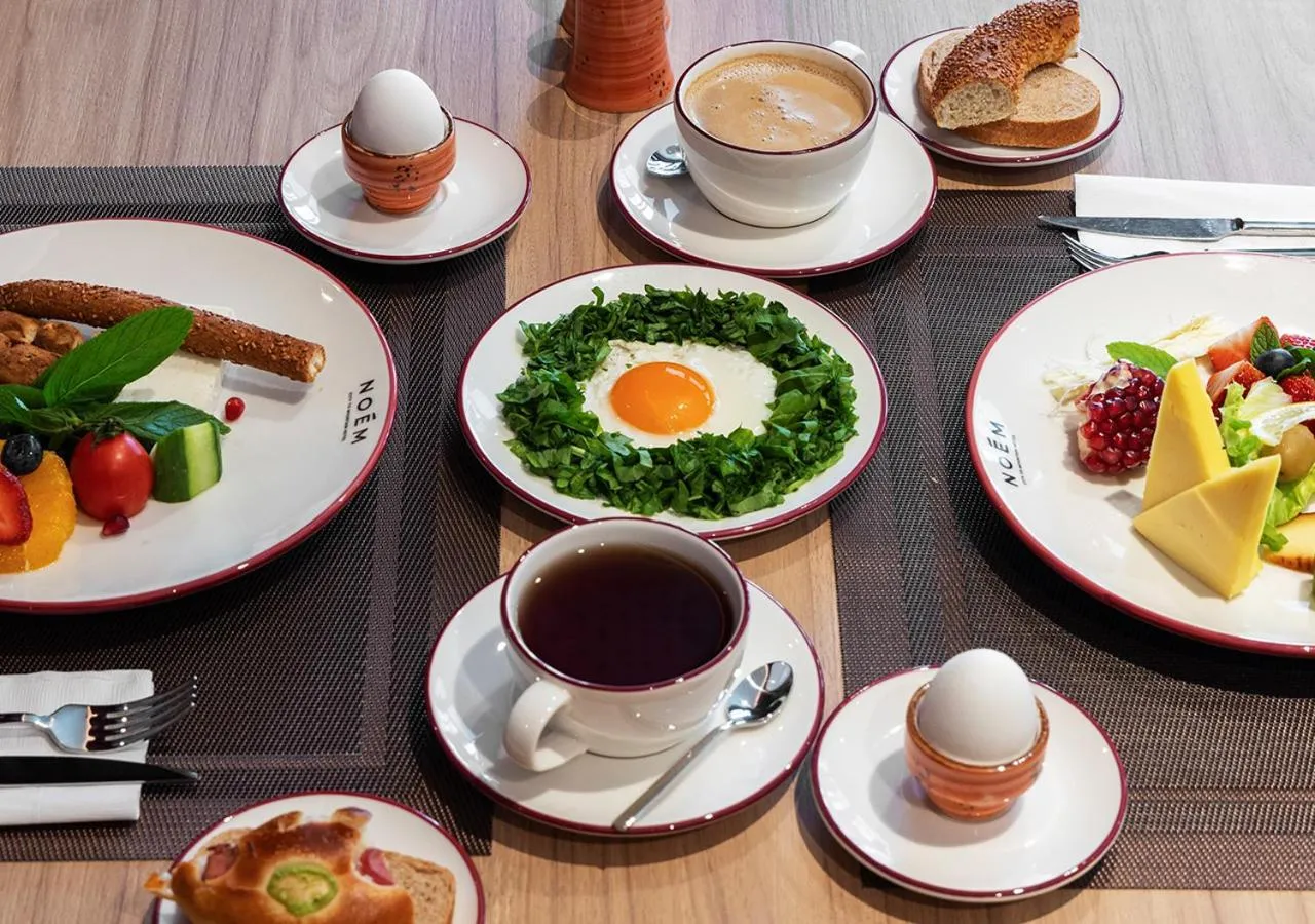 Restaurant/places to eat in Noém Hotel