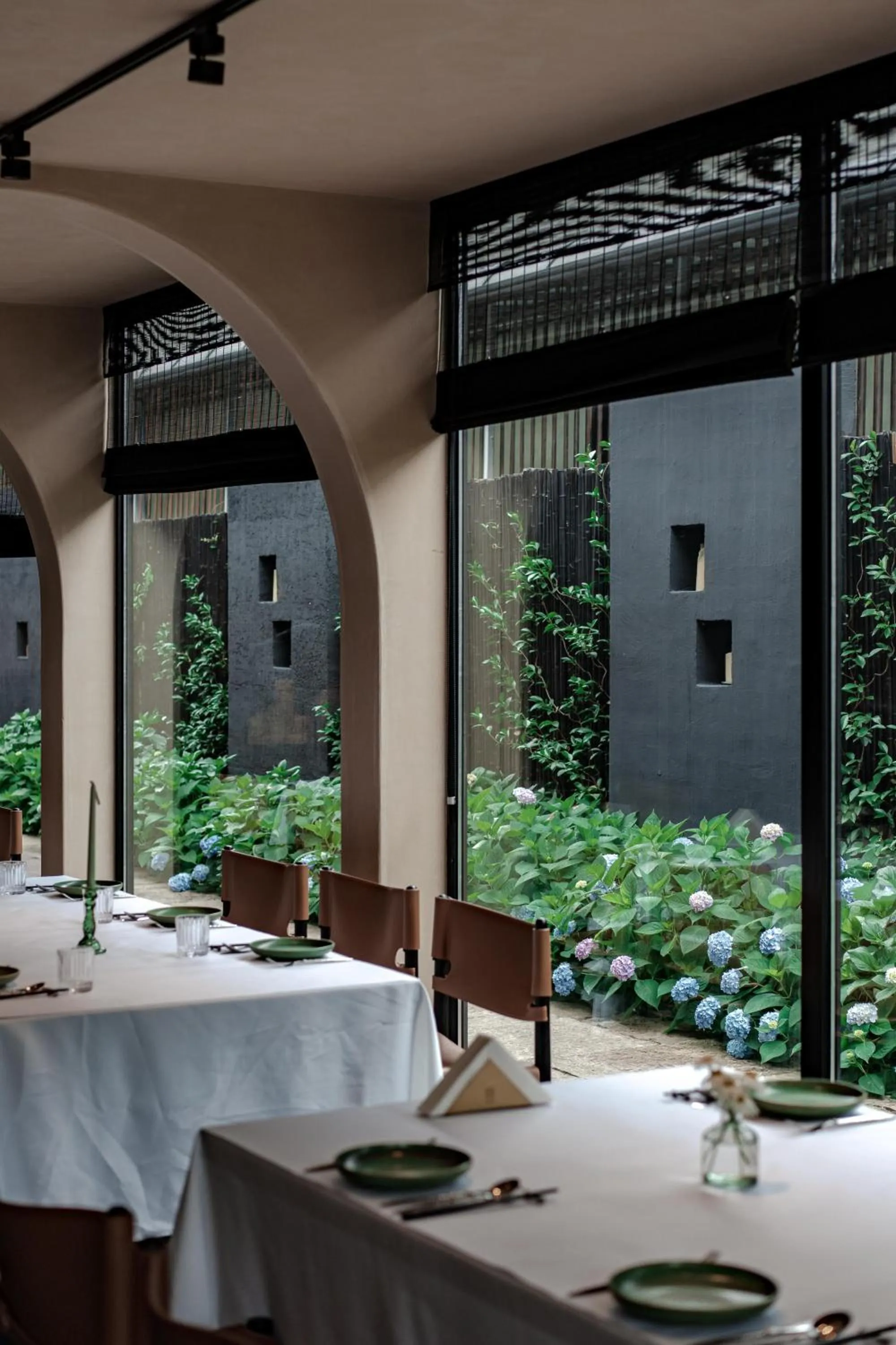 Restaurant/places to eat in Anji ke gamer wild luxury Resort villa