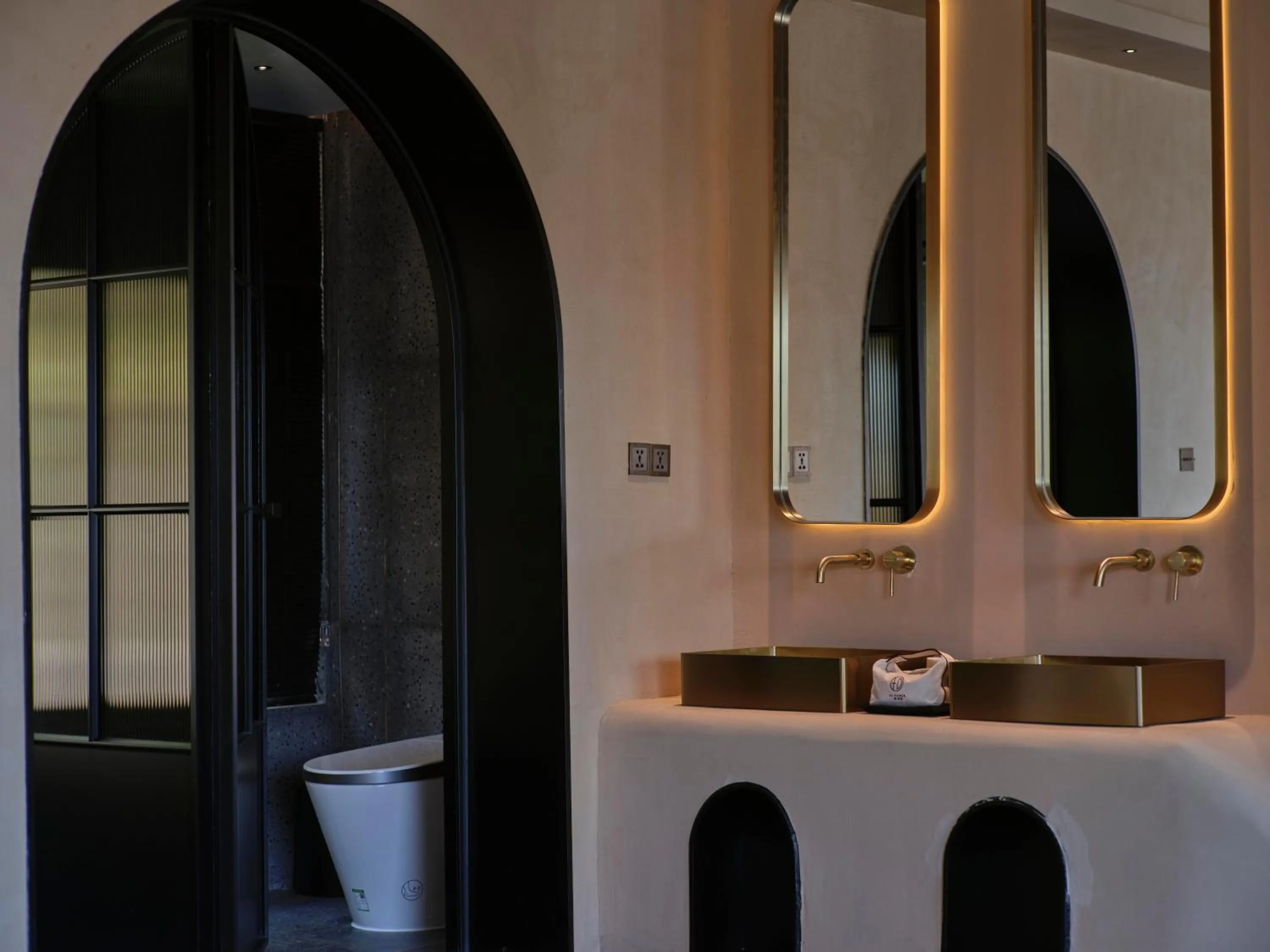 Toilet in Anji ke gamer wild luxury Resort villa