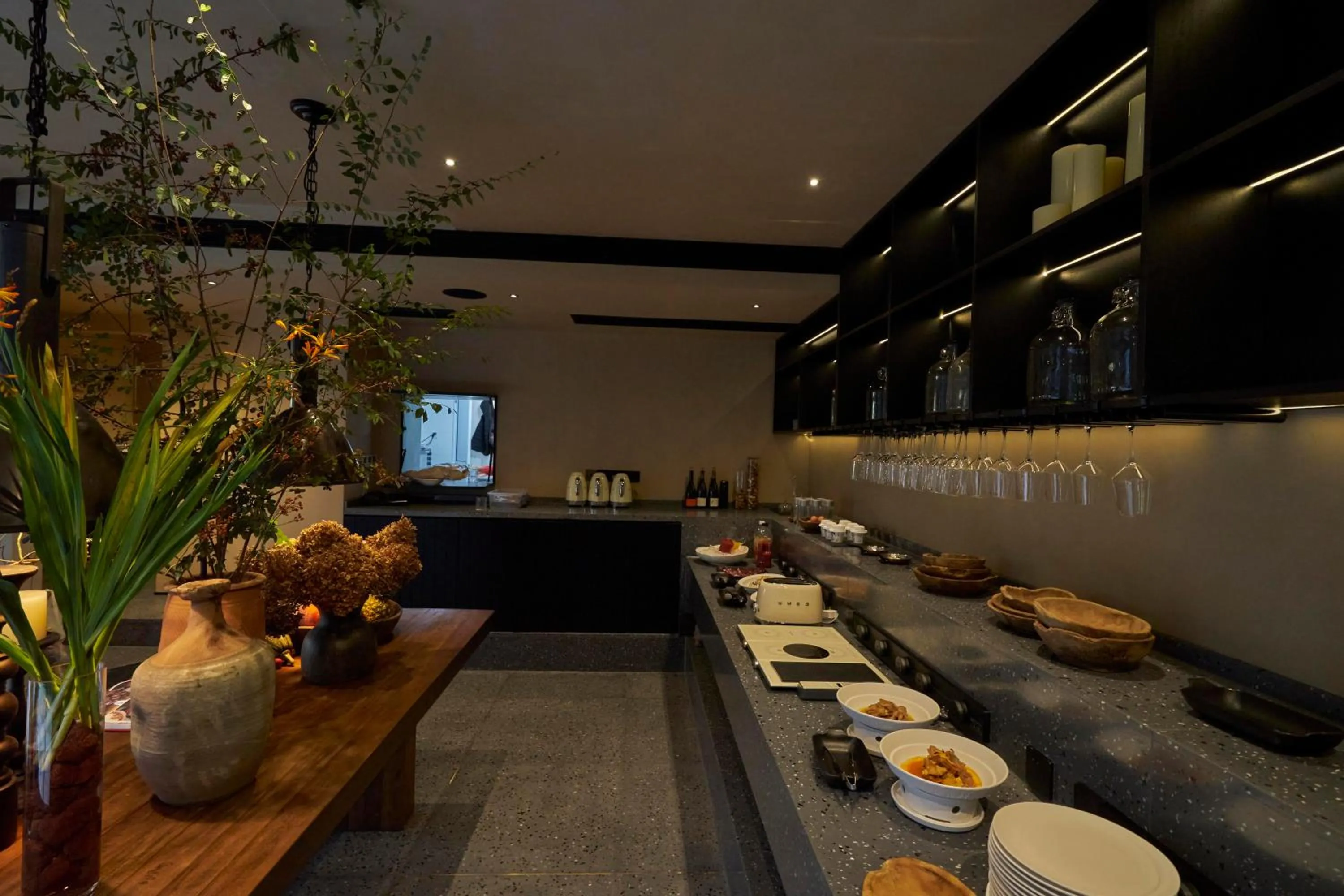 Breakfast in Anji ke gamer wild luxury Resort villa