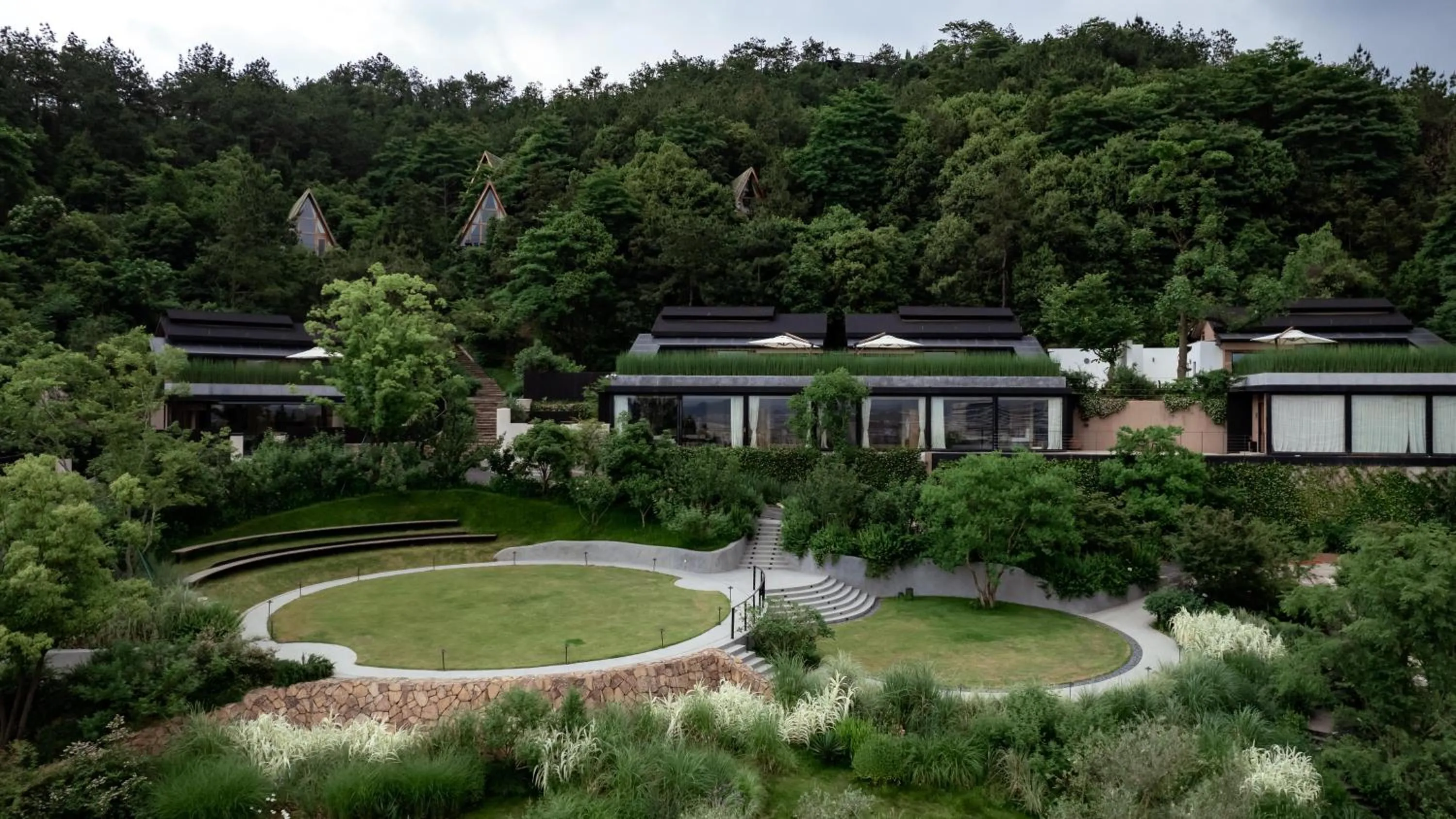 Property building in Anji ke gamer wild luxury Resort villa