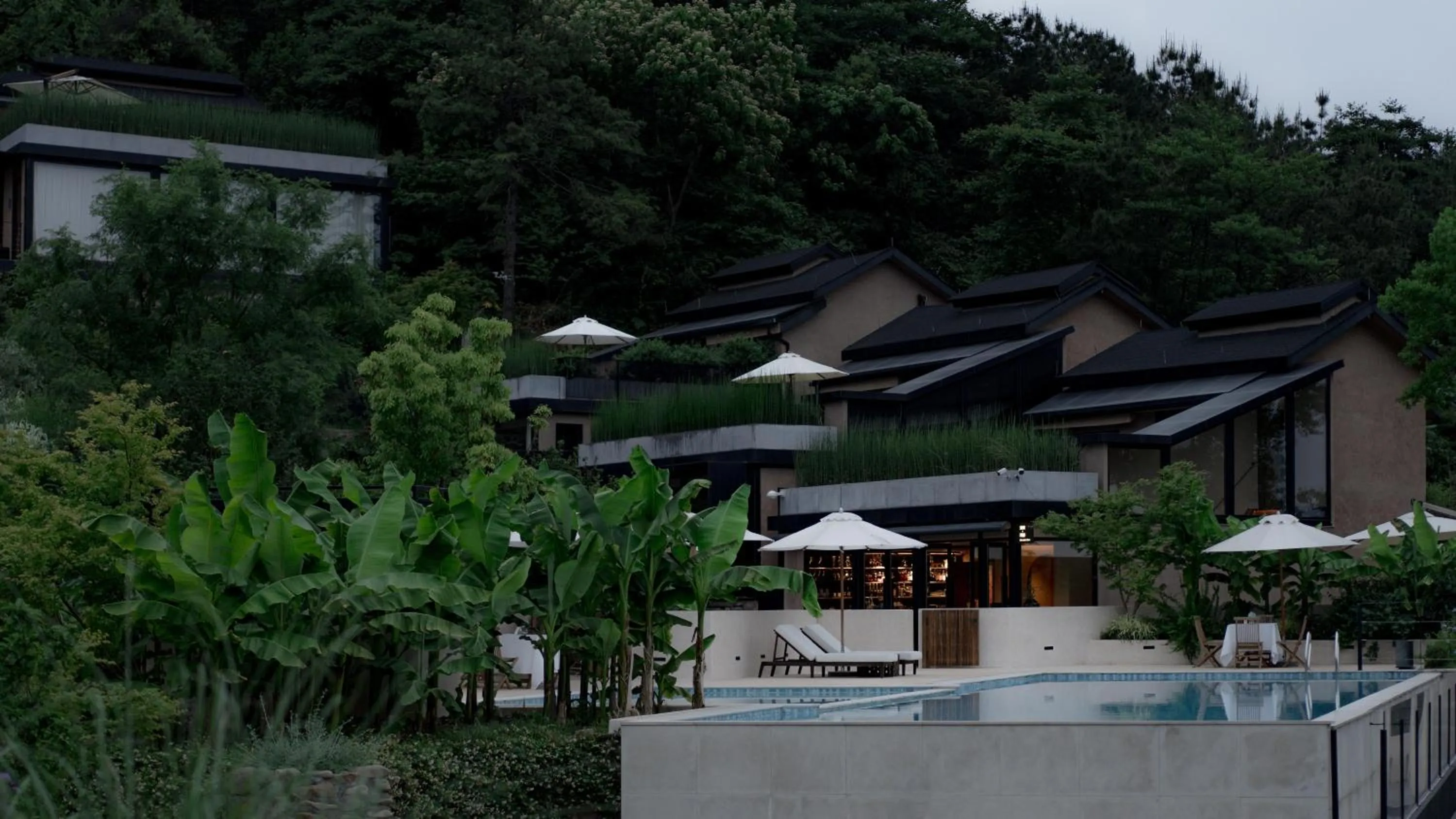 Swimming pool in Anji ke gamer wild luxury Resort villa