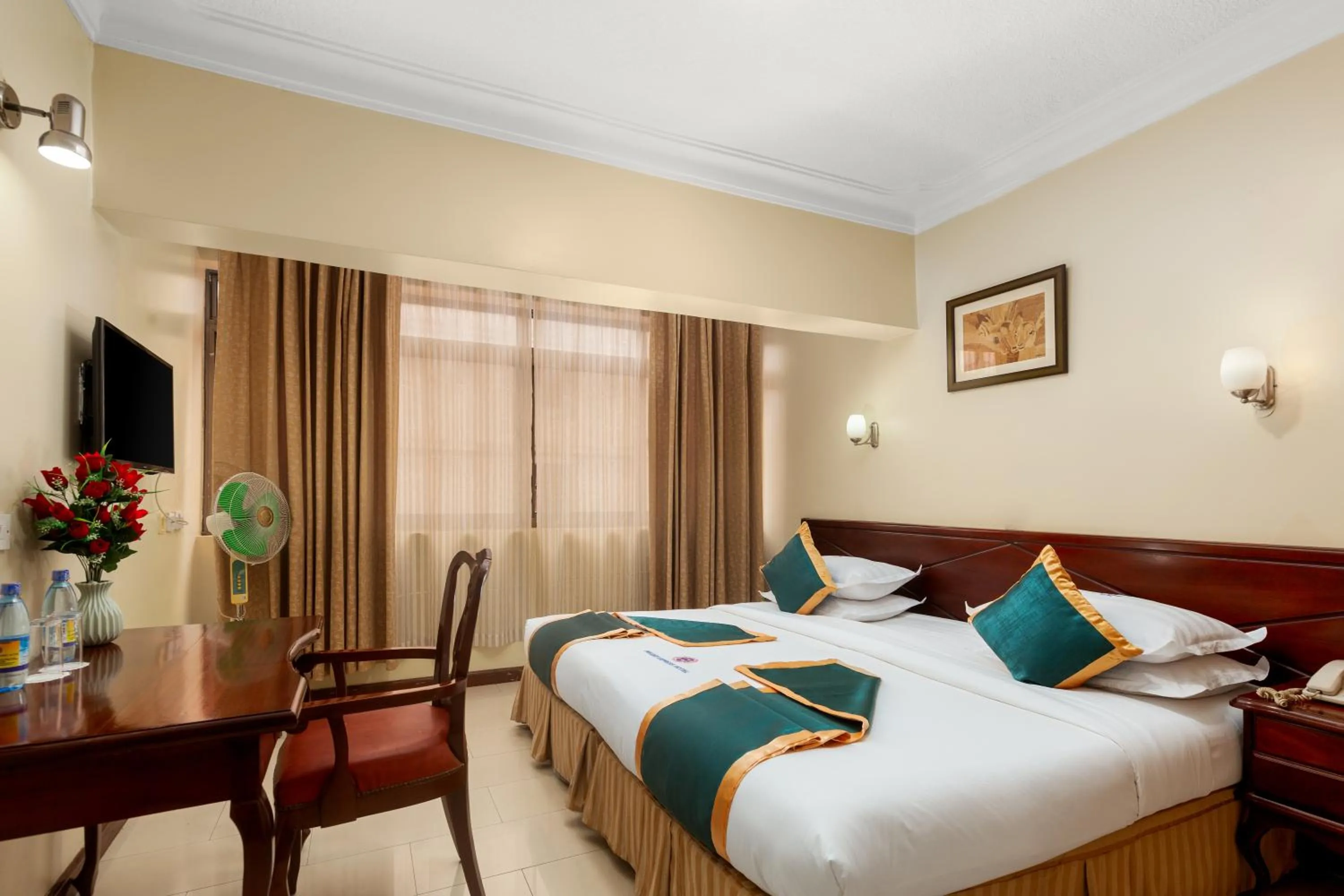 Bed in Holiday Express Hotel Kampala