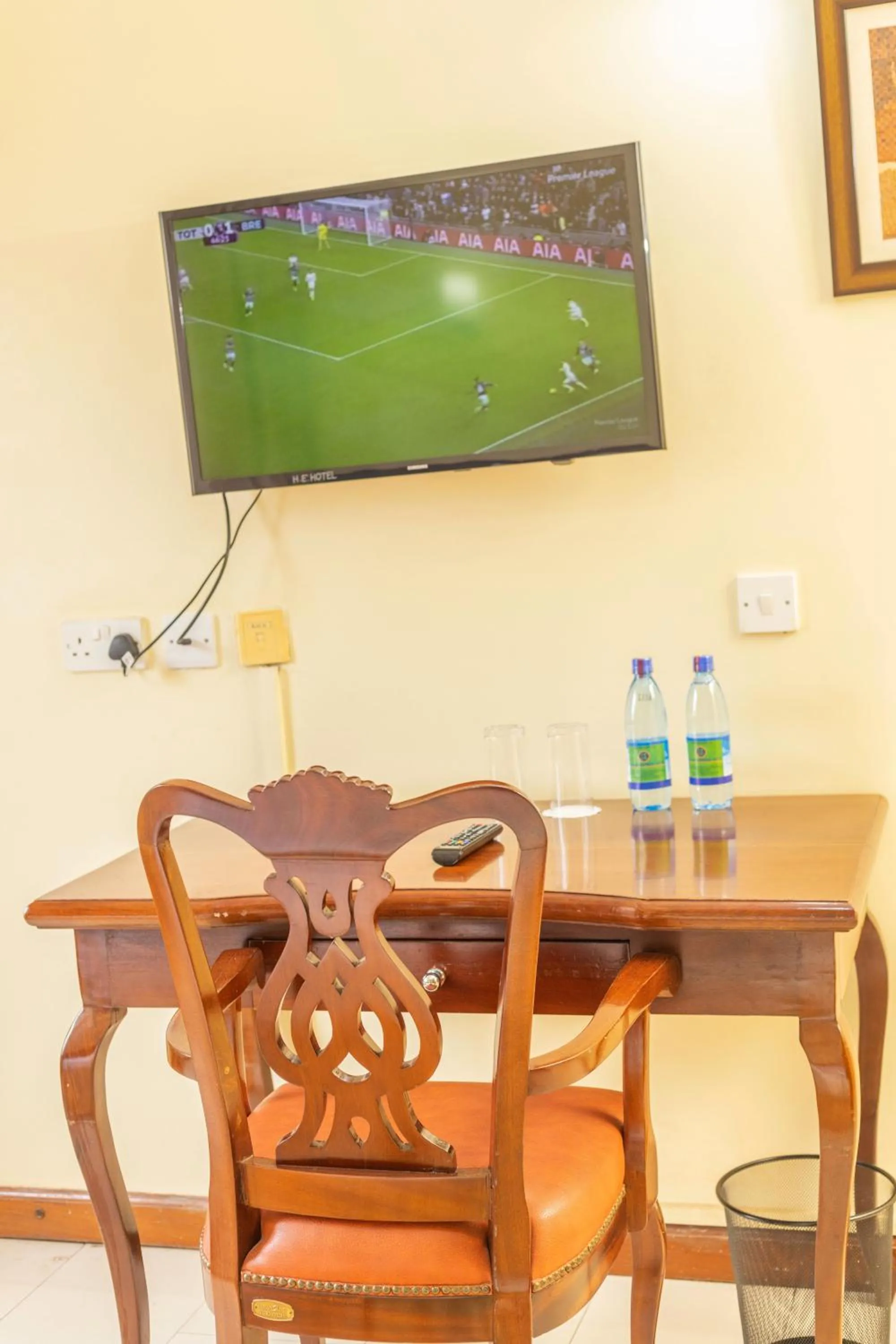 TV and multimedia in Holiday Express Hotel Kampala