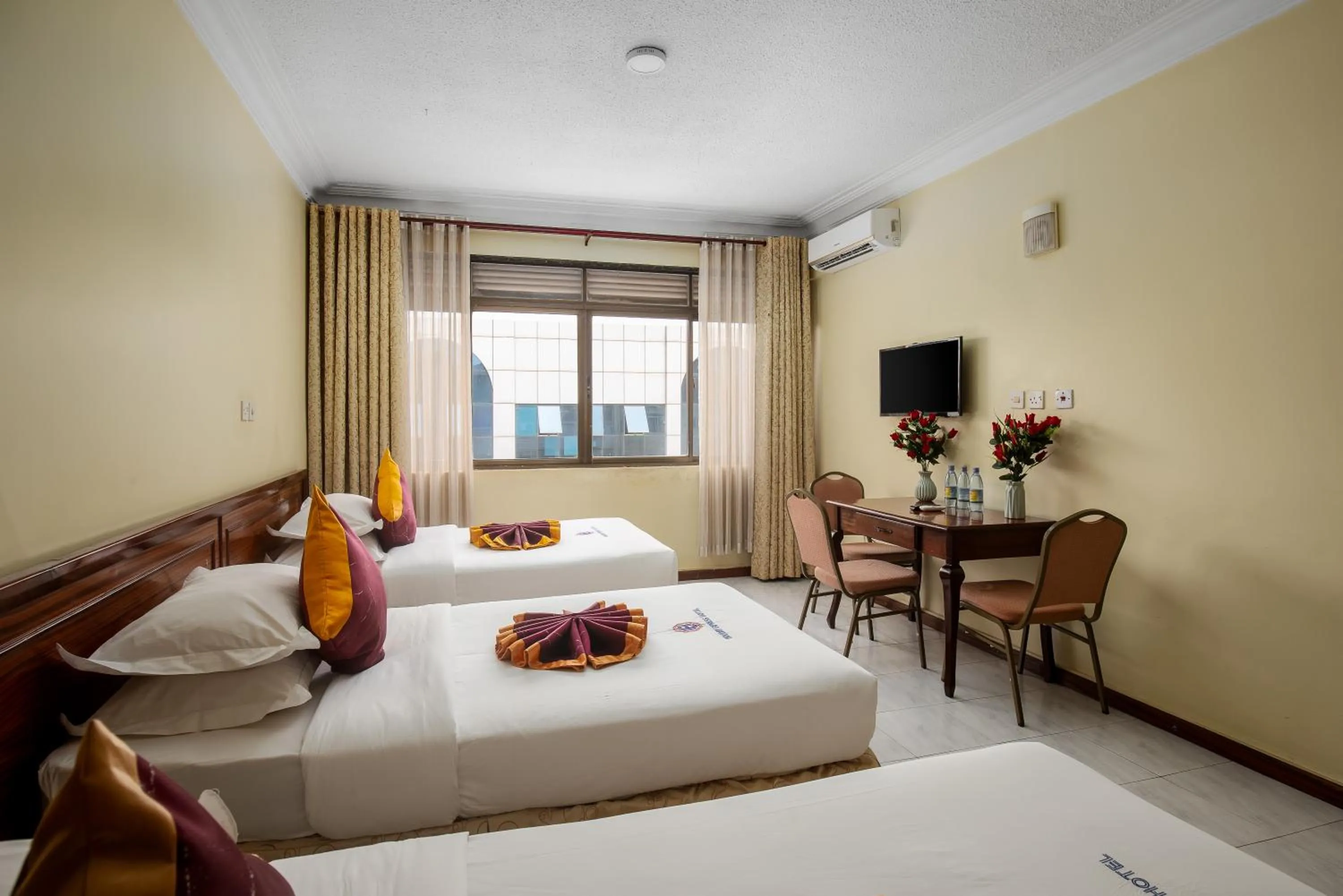 Bed in Holiday Express Hotel Kampala