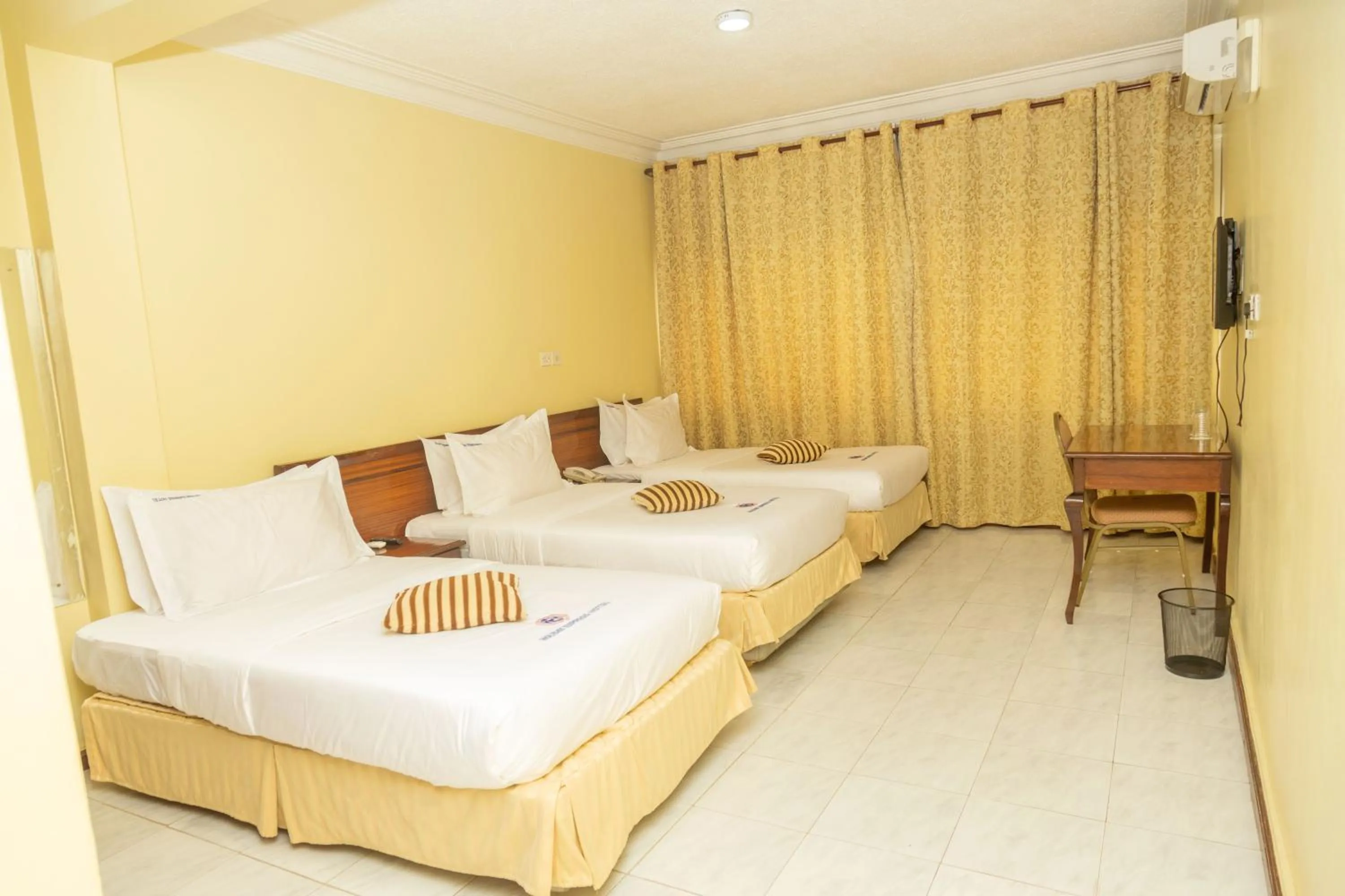 Bed in Holiday Express Hotel Kampala