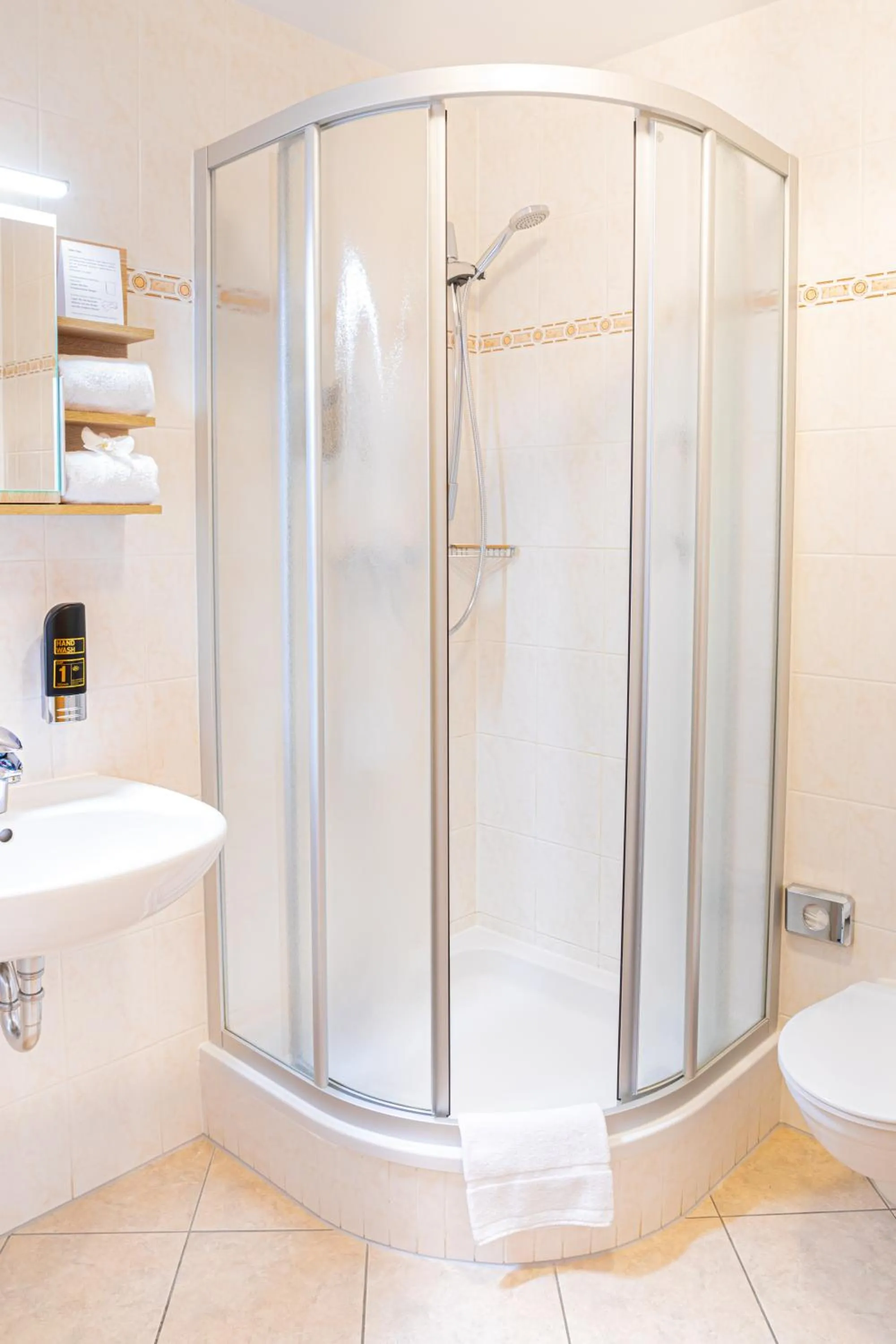 Bathroom in Hotel Elbpromenade