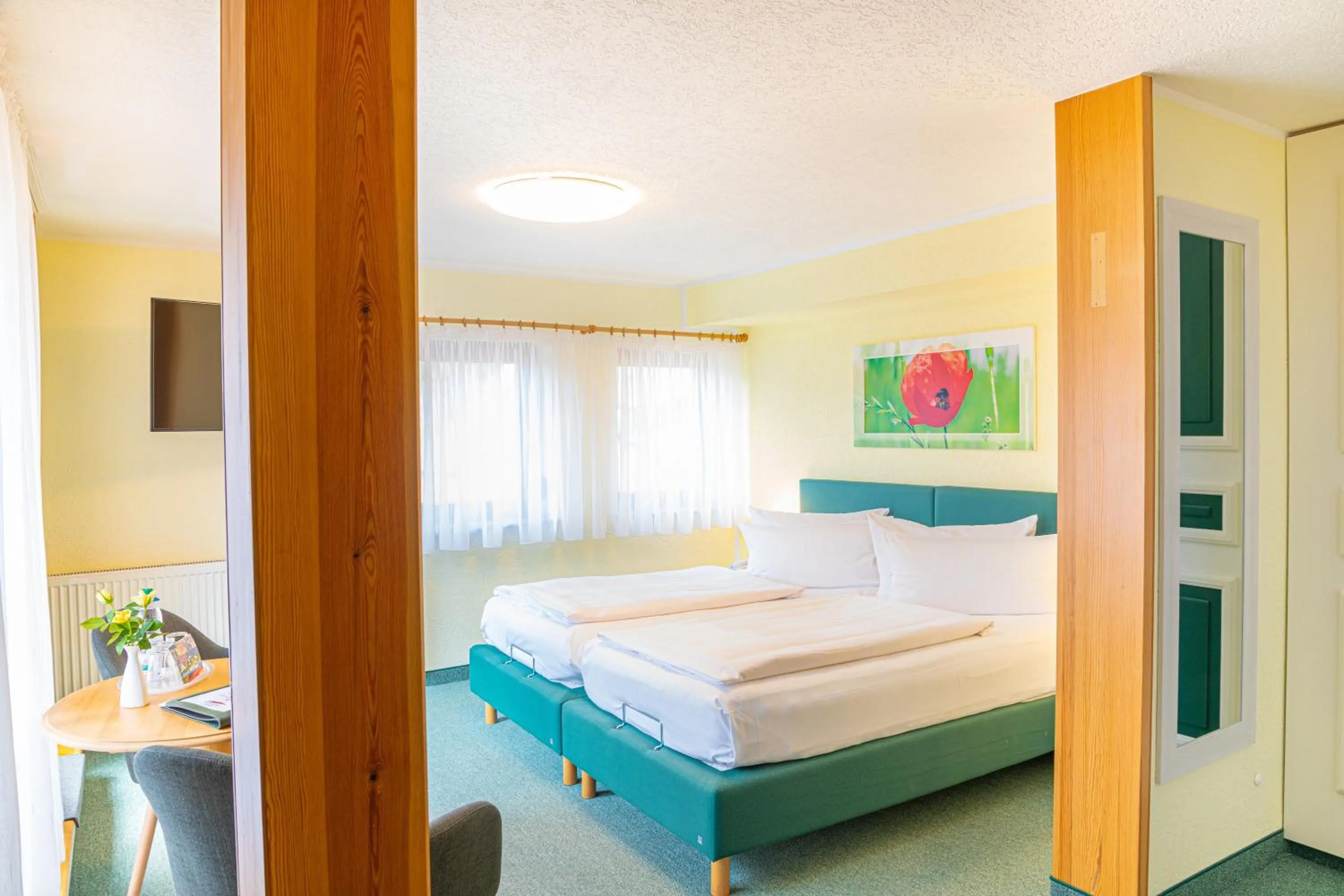 Bedroom, Bed in Hotel Elbpromenade