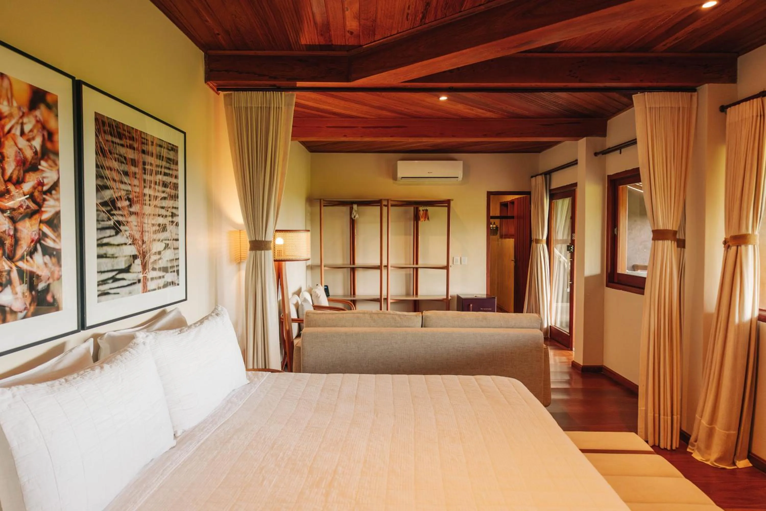 Bedroom, Bed in Chocolate Hotel