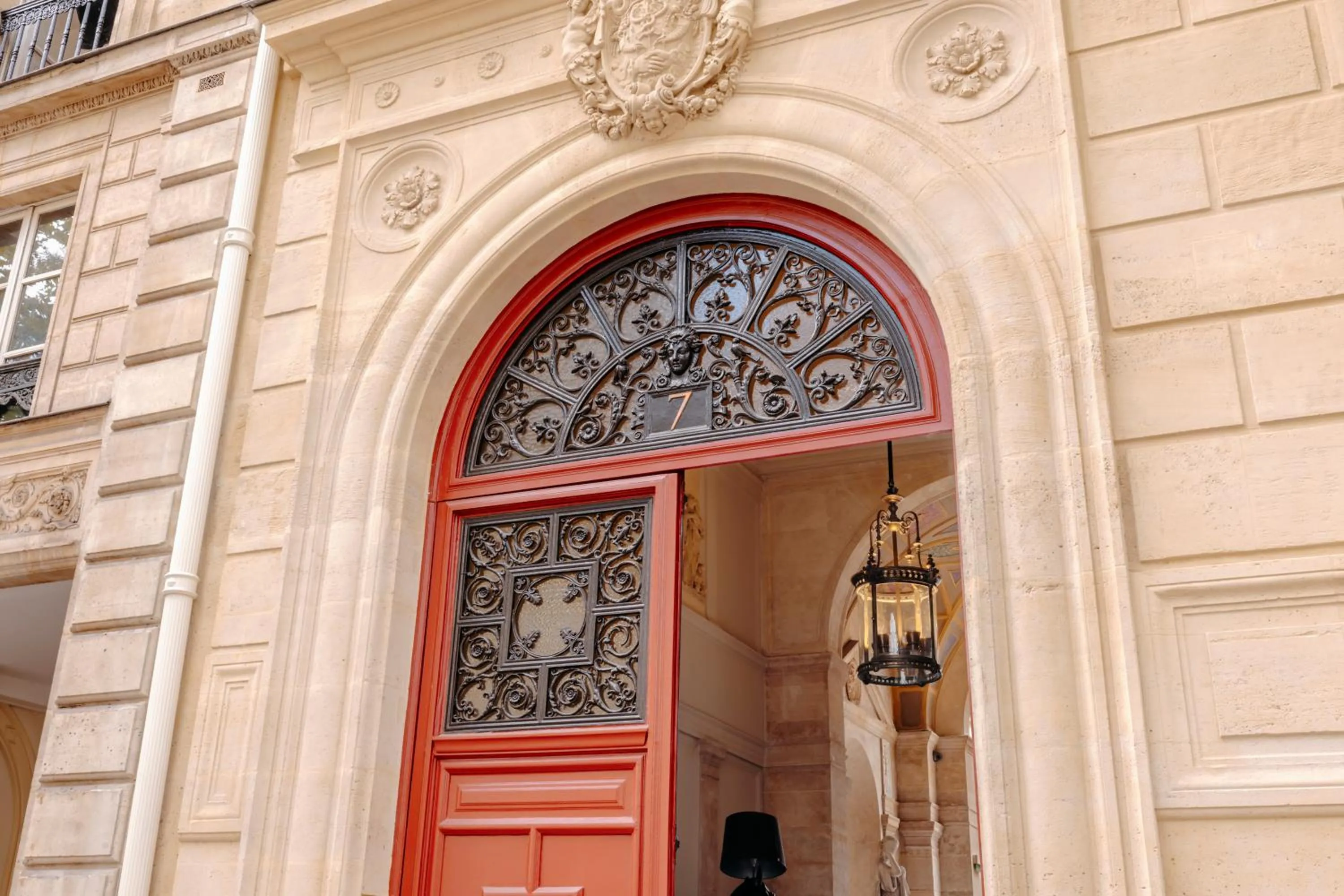 Facade/entrance in Hotel de Pourtales