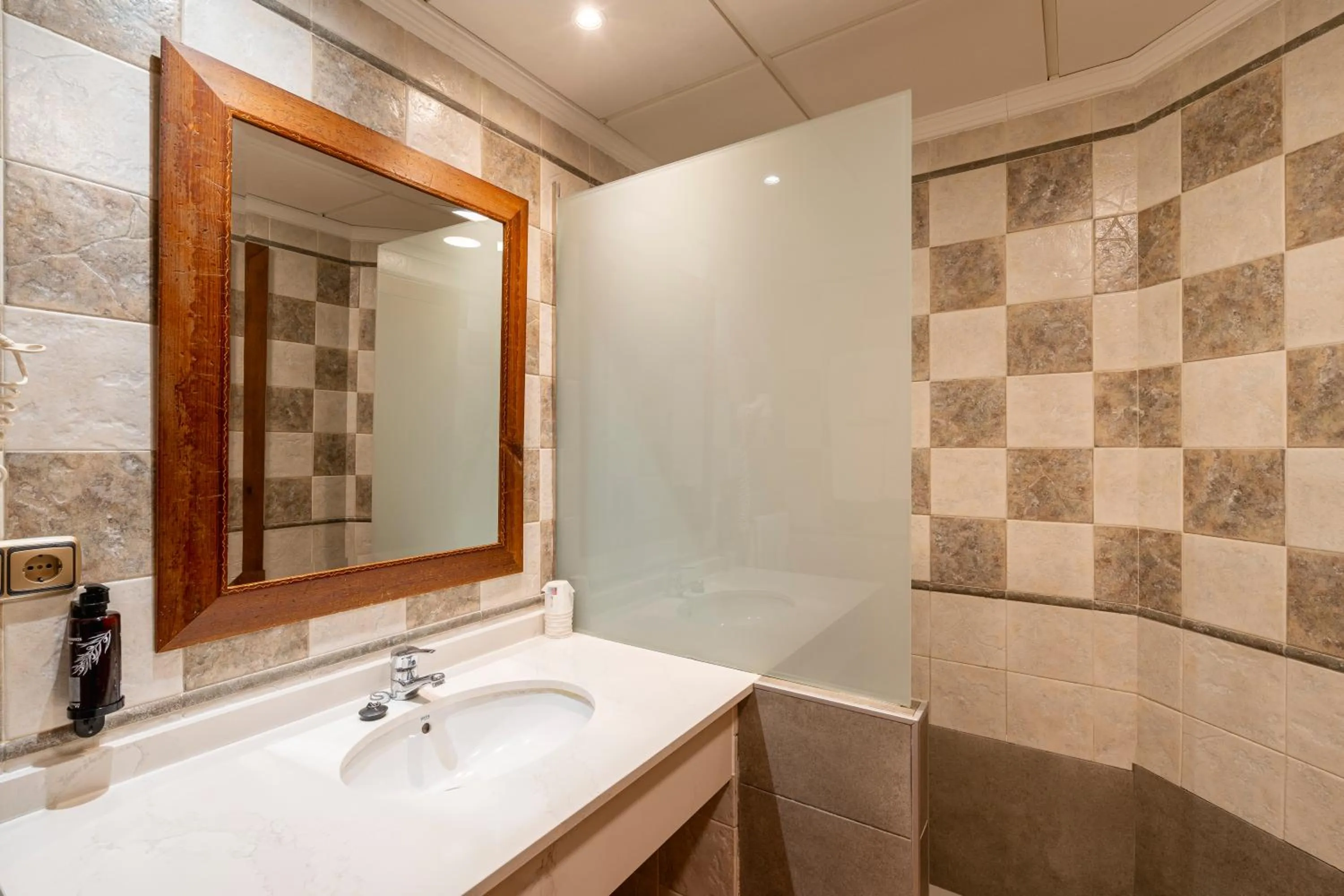 Shower in Hostal La Posada