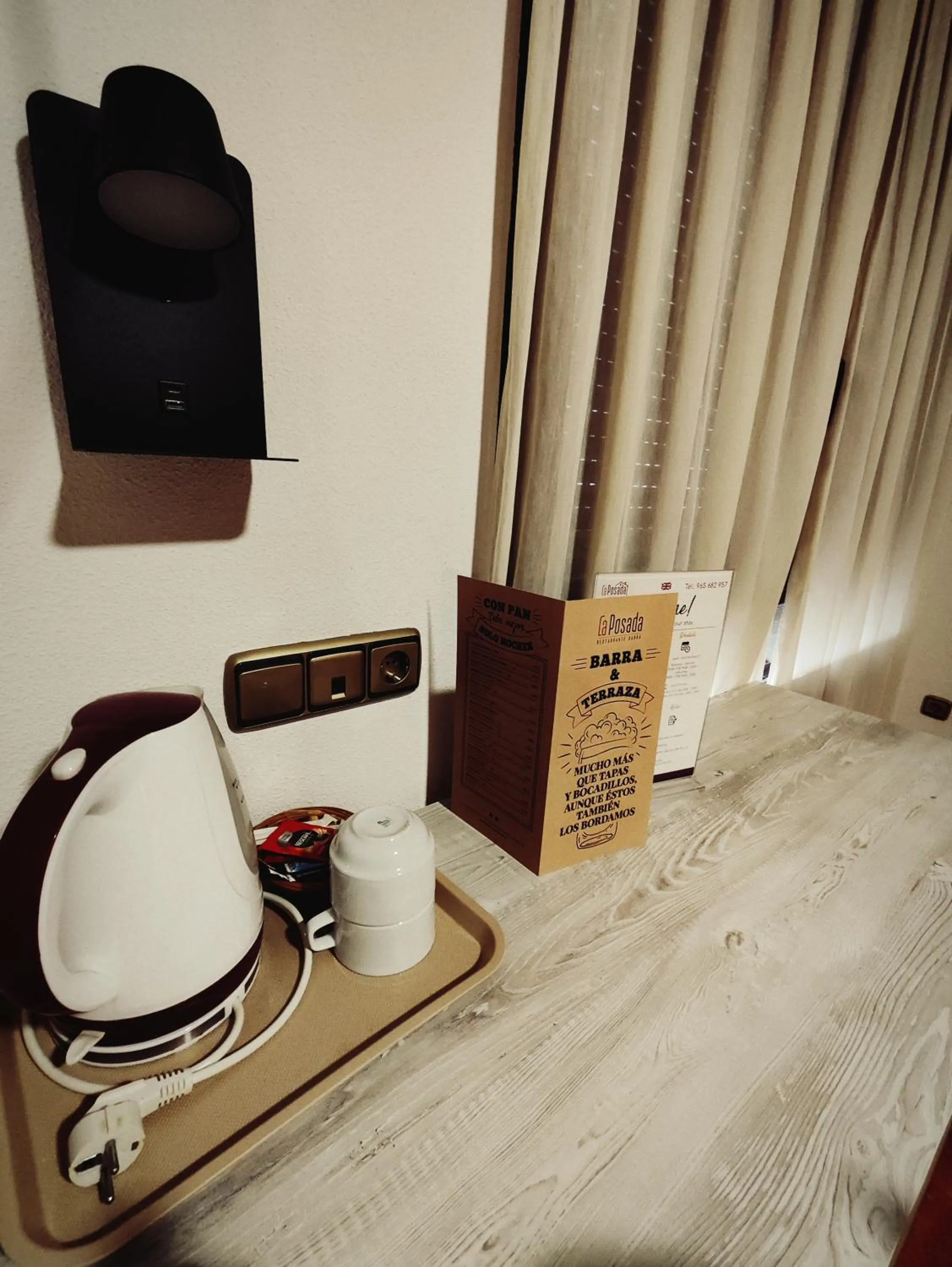 minibar in Hostal La Posada