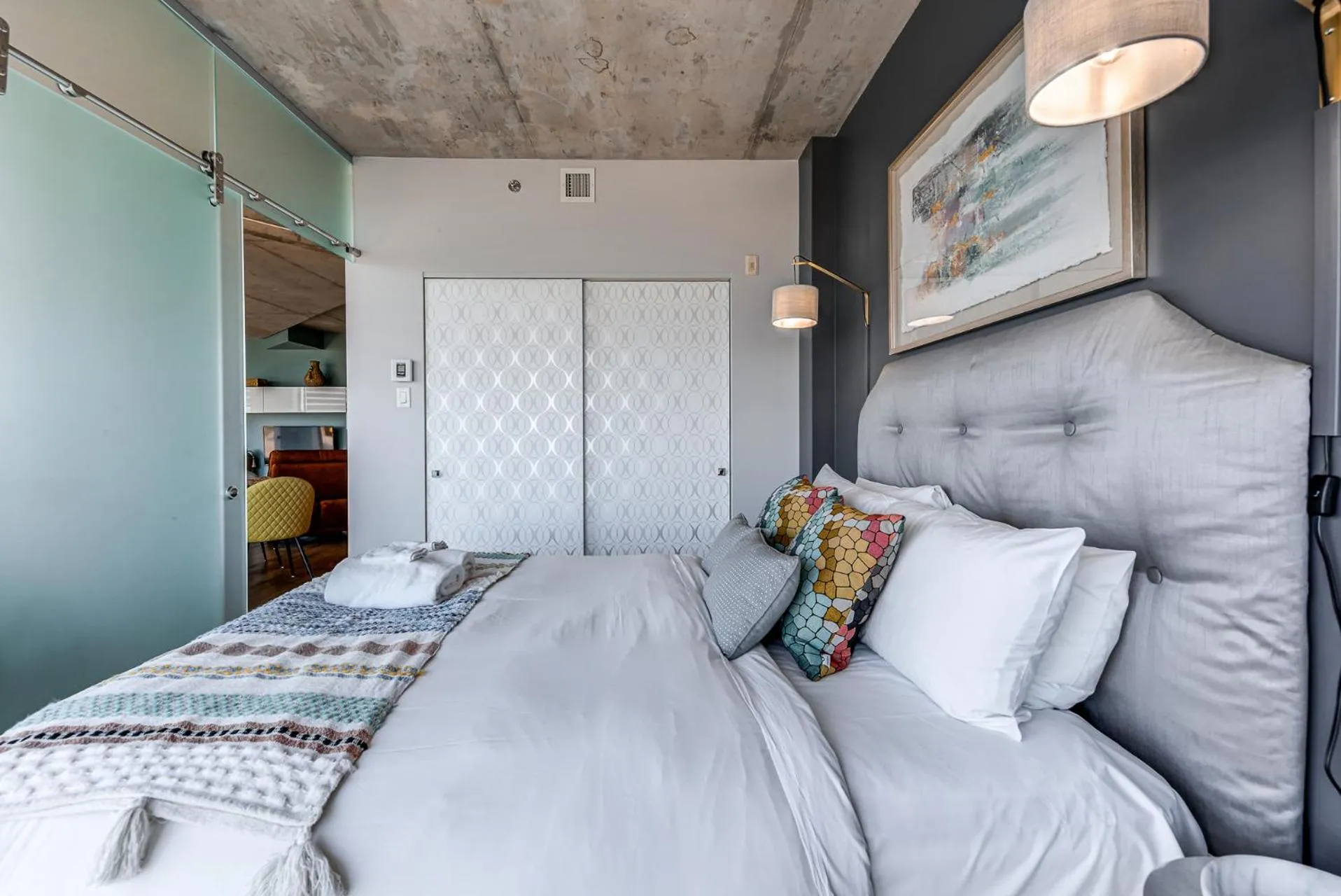 Bed in Les Immeubles Charlevoix - Le 760-412