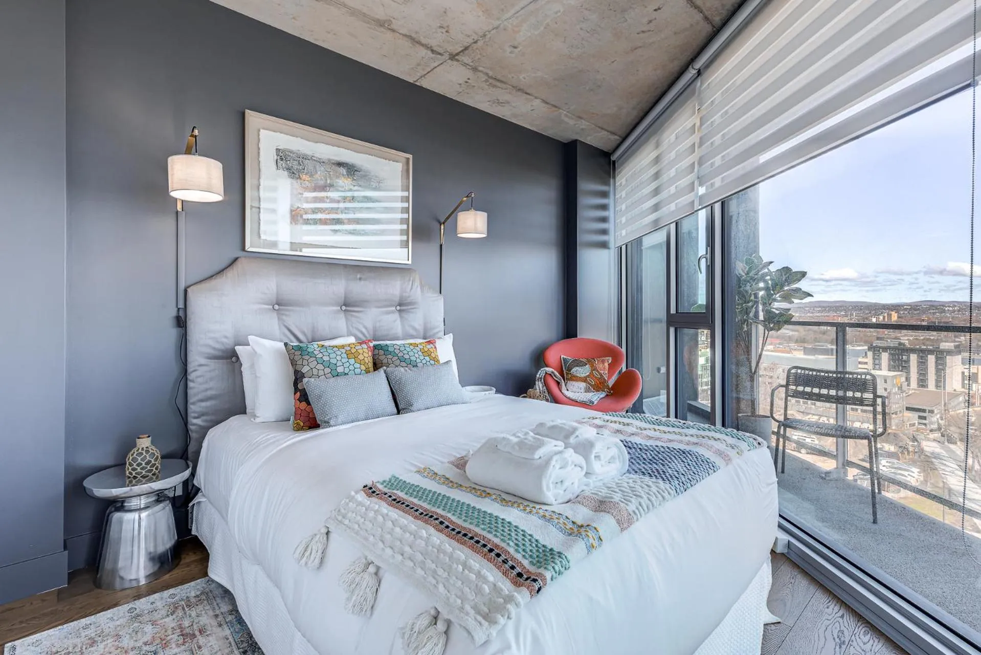 Bed in Les Immeubles Charlevoix - Le 760-412