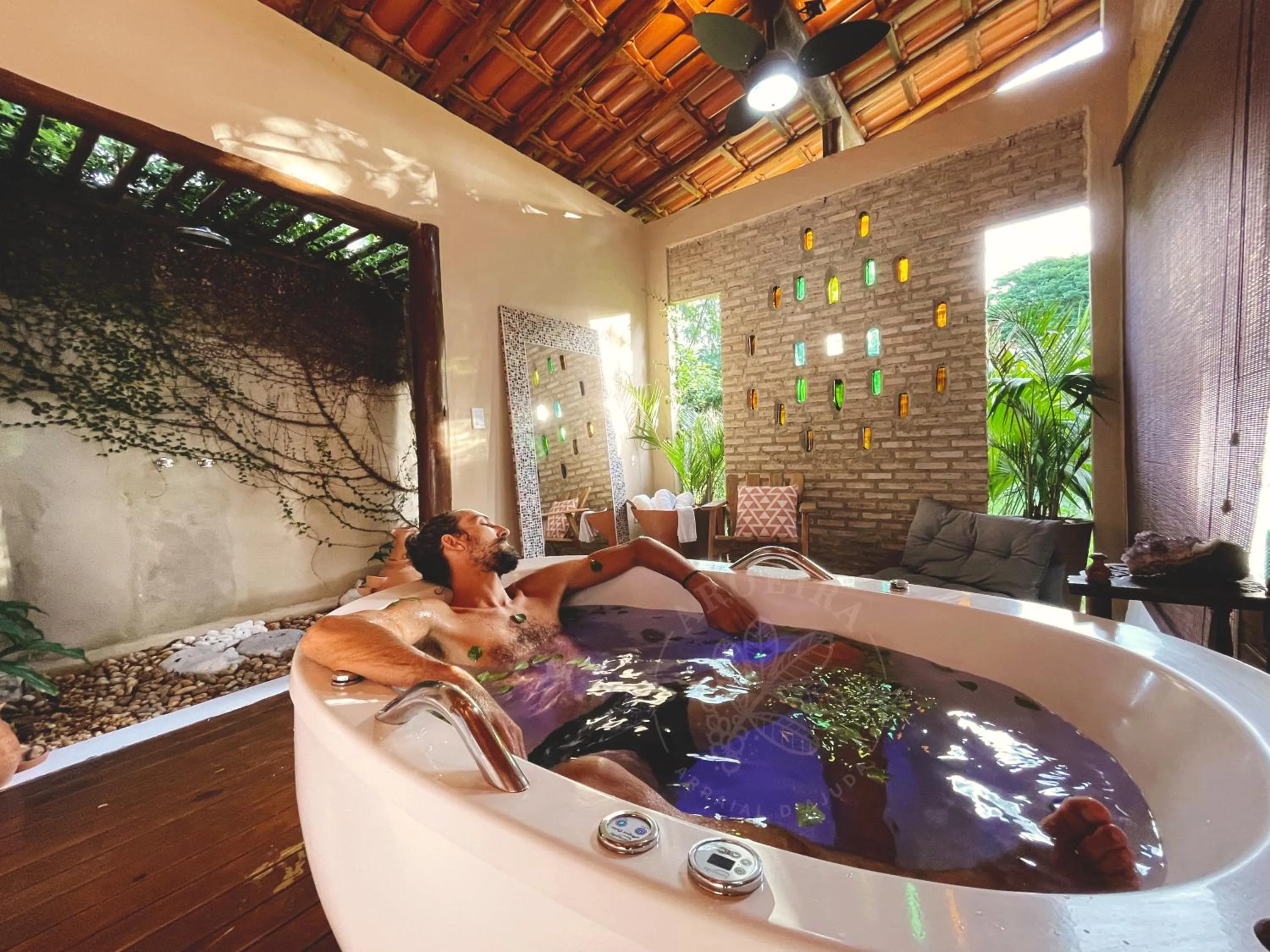 Massage in Paraíso Ecológico Pousada & SPA