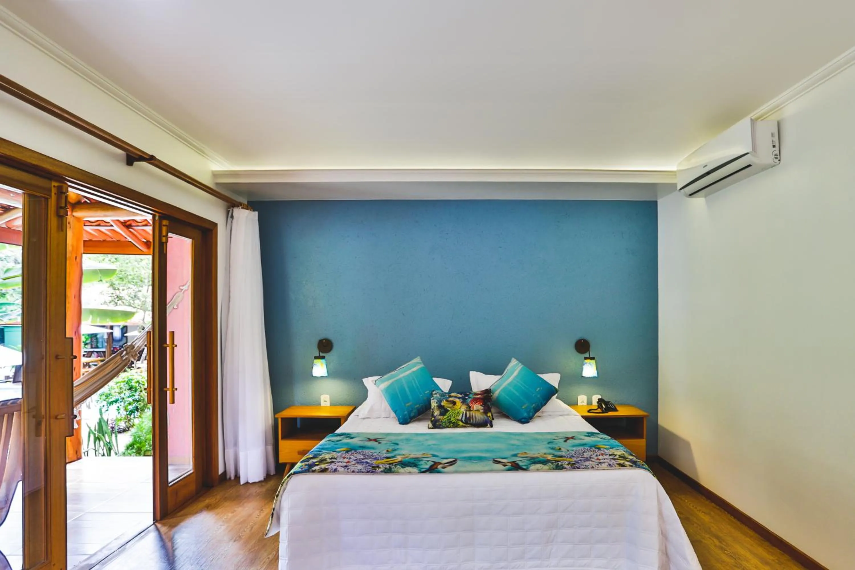 Patio, Bed in Paraíso Ecológico Pousada & SPA