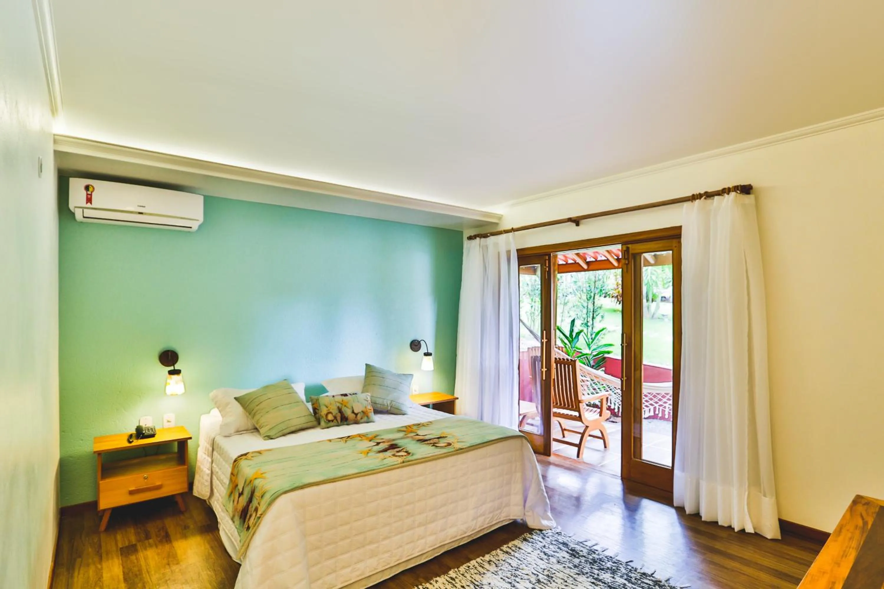 Patio, Bed in Paraíso Ecológico Pousada & SPA