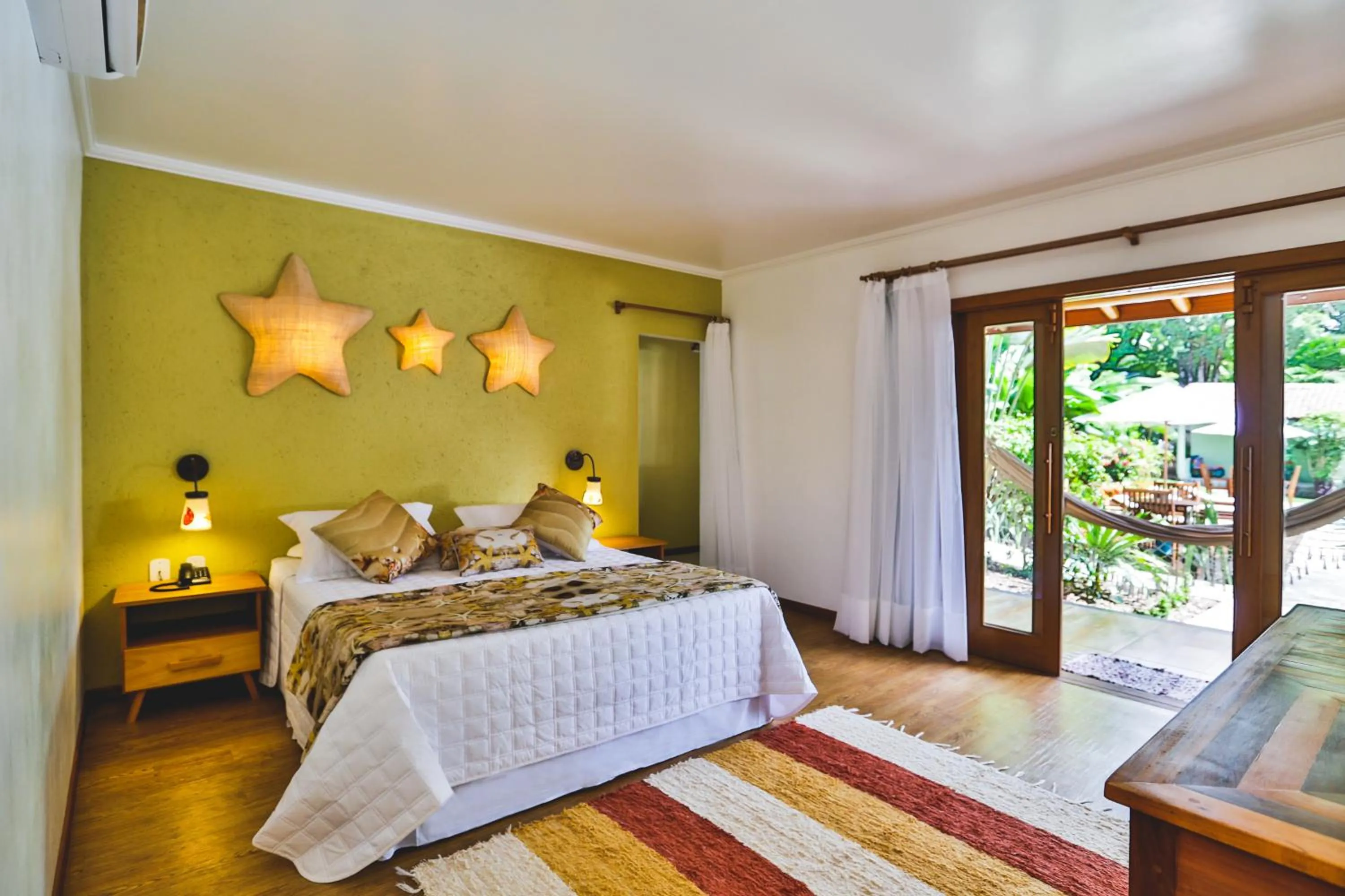 Patio, Bed in Paraíso Ecológico Pousada & SPA