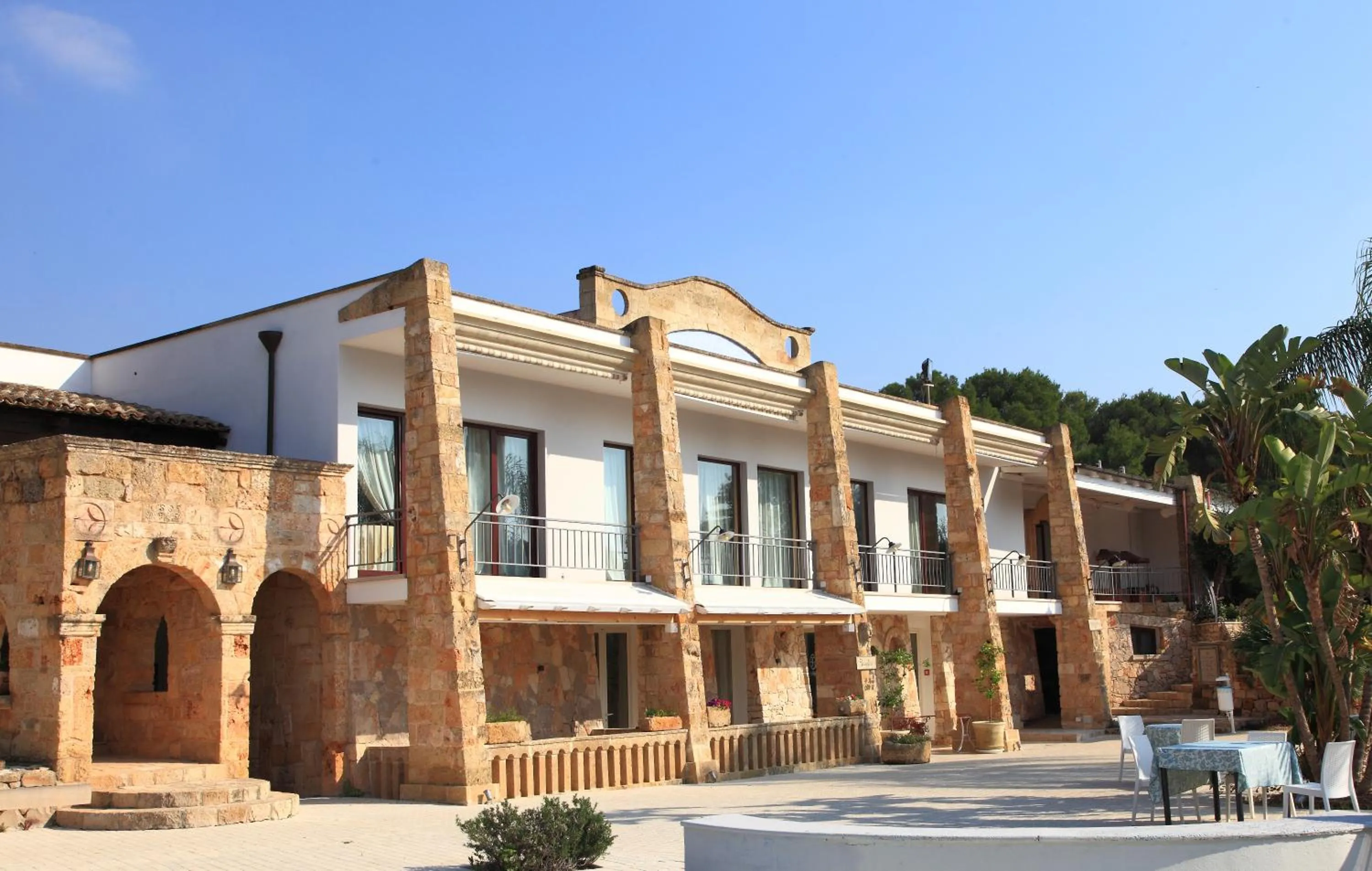 Facade/entrance in Eden Resort Country