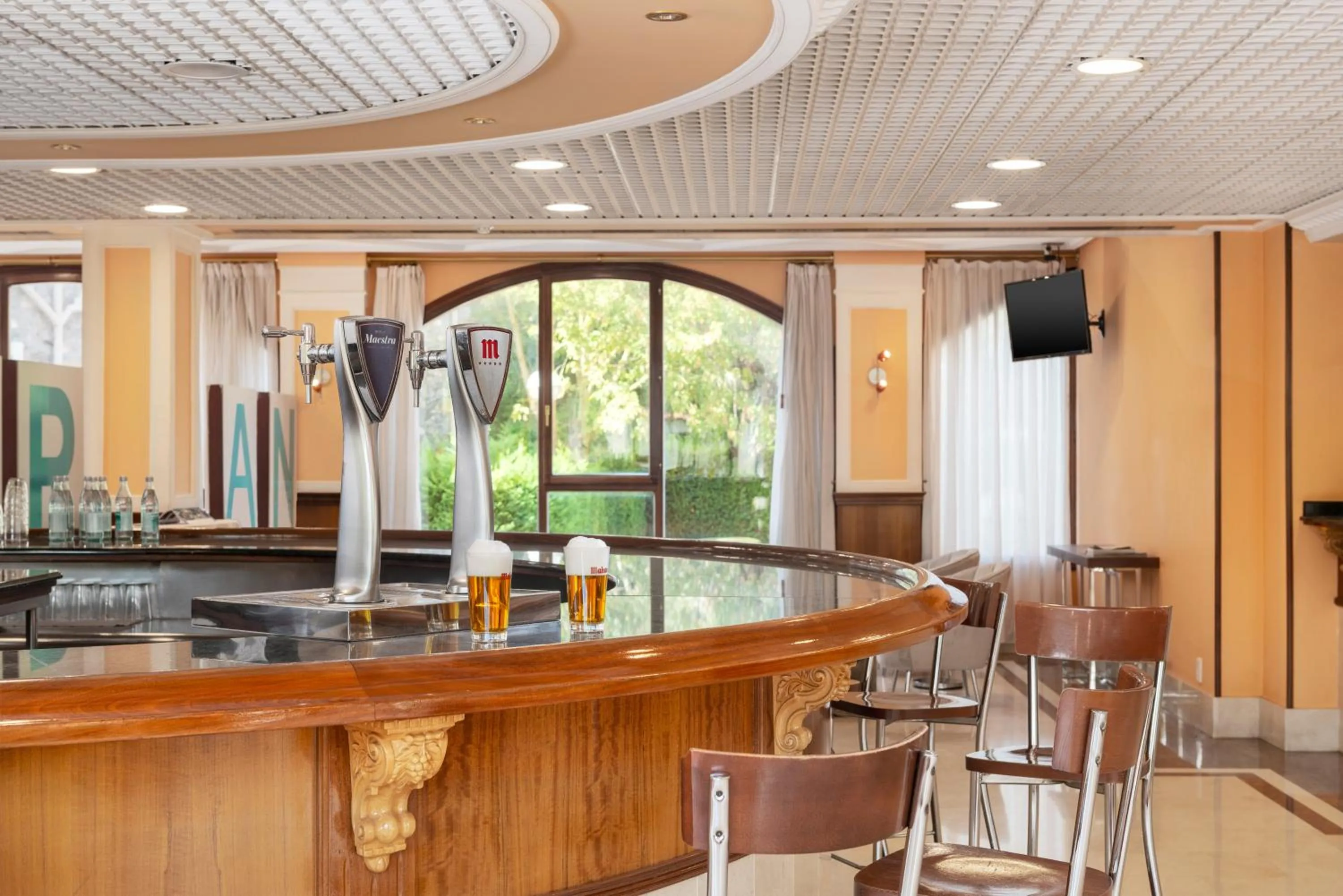 Lounge or bar in Hospedium Hotel Sky Blu Sondika