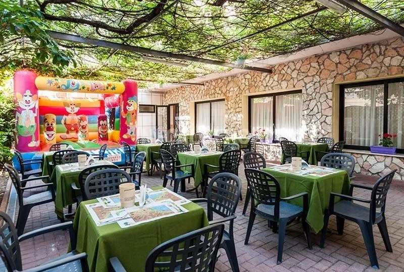 Restaurant/places to eat in Hotel La Pergola