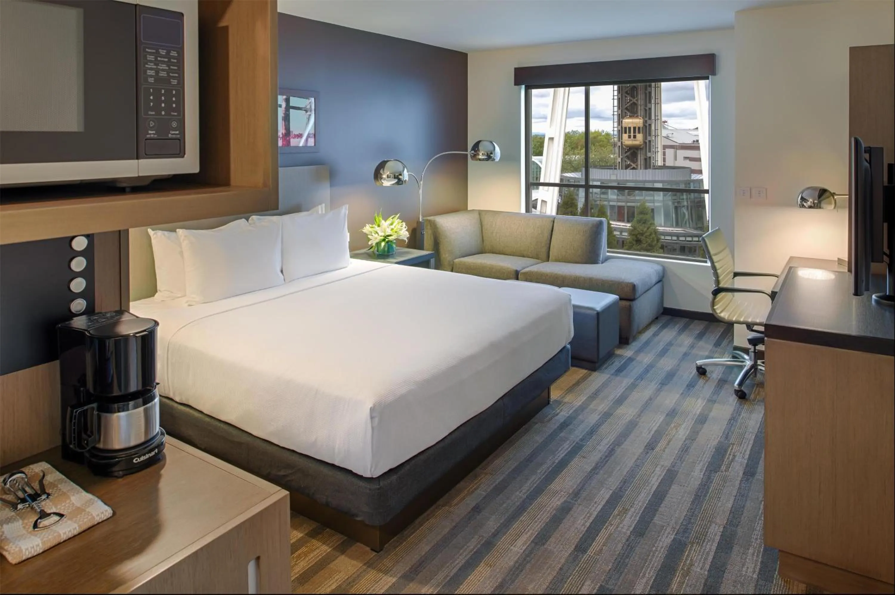 Photo of the whole room, Bed in Hyatt House Seattle Downtown