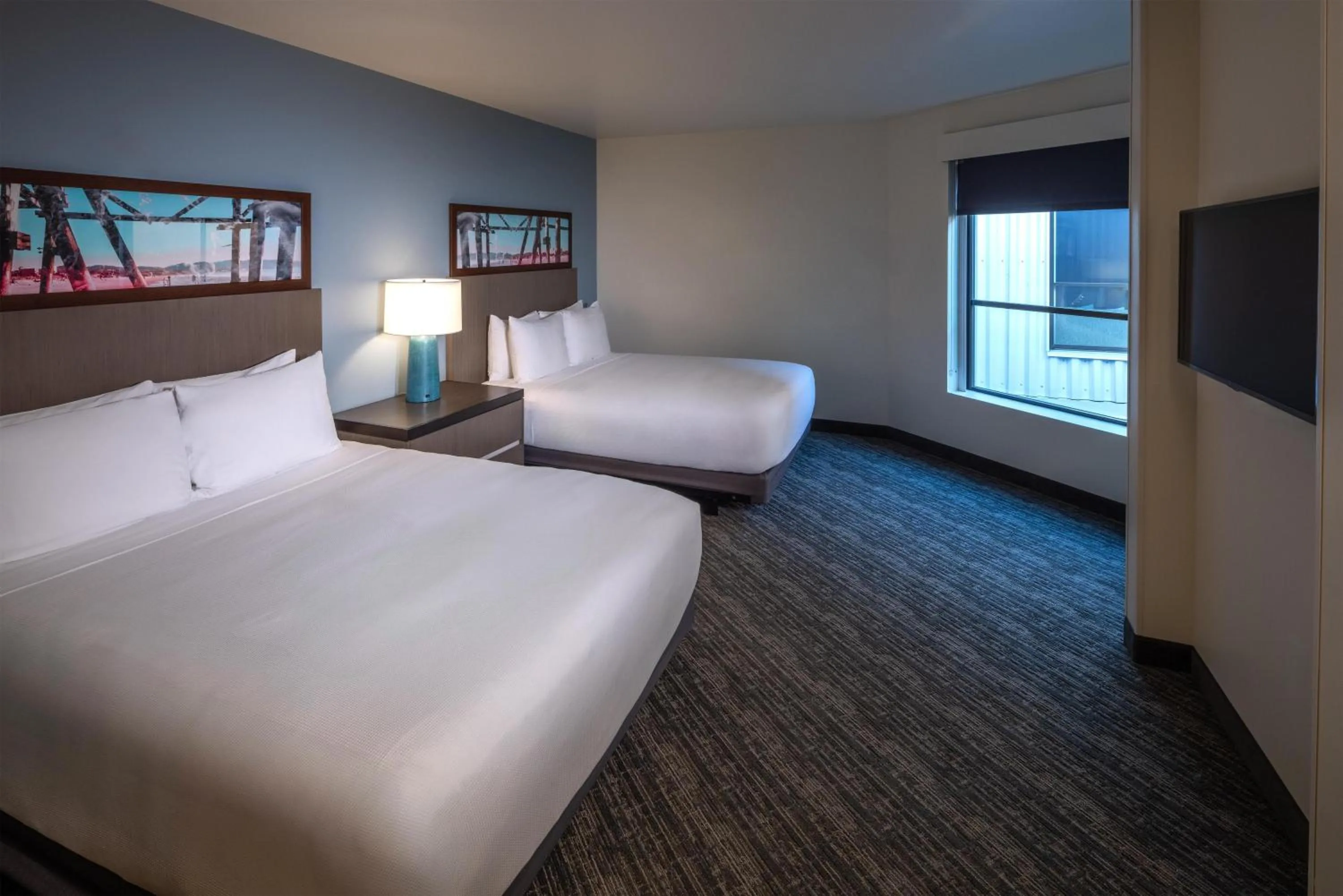 Photo of the whole room, Bed in Hyatt House Seattle Downtown