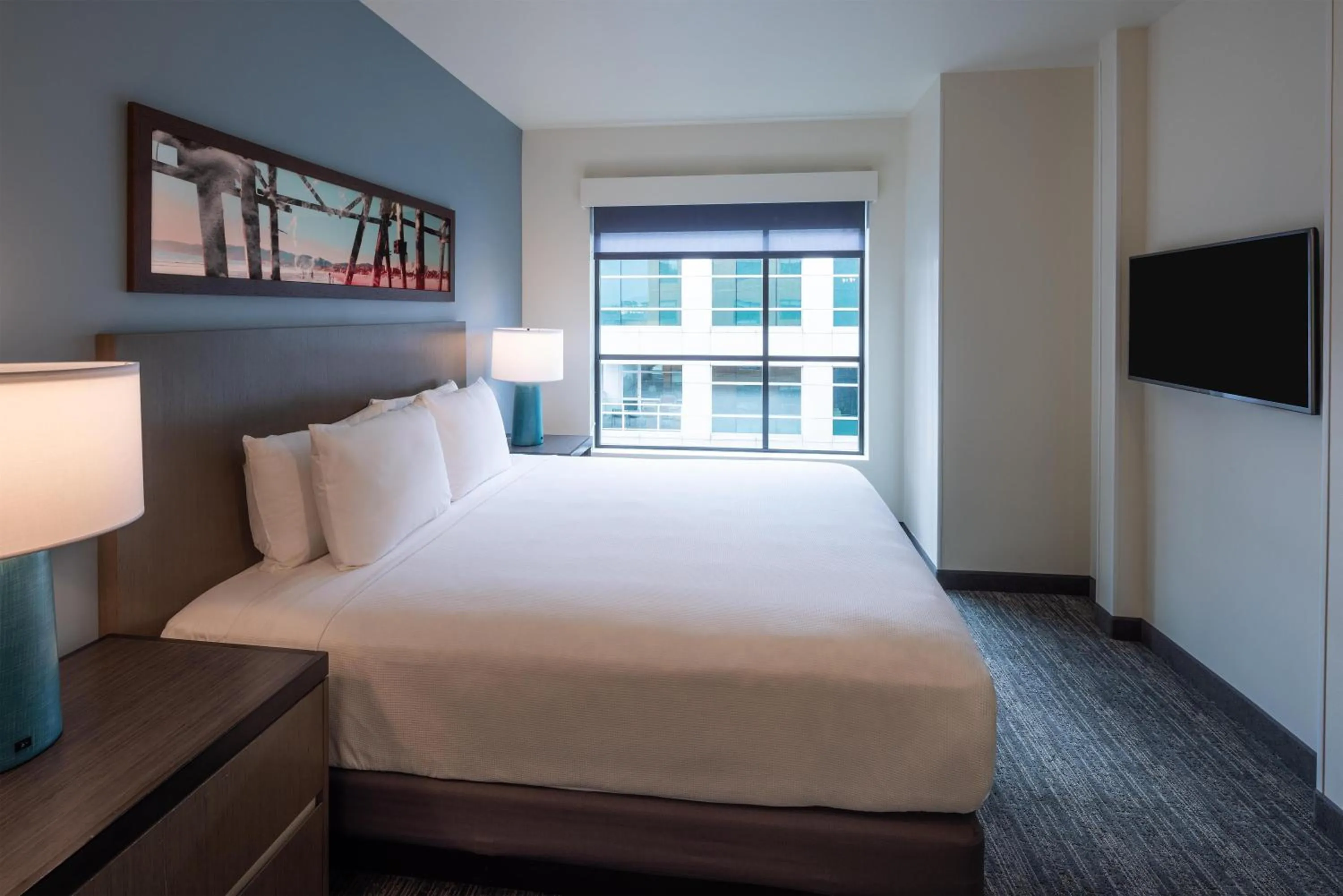 Photo of the whole room, Bed in Hyatt House Seattle Downtown