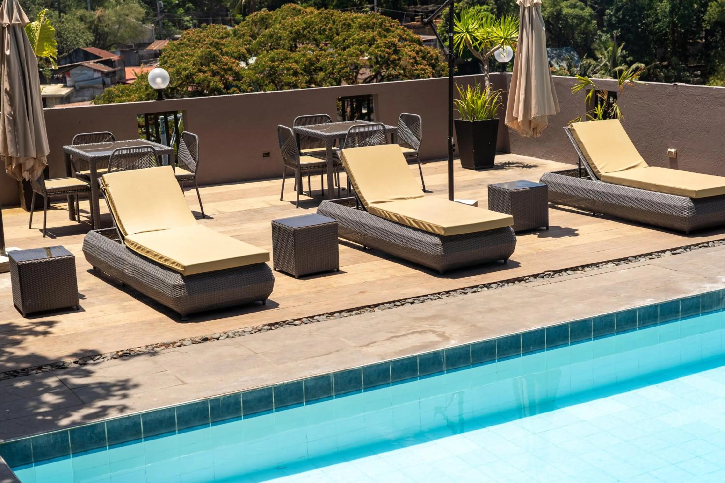 Swimming pool in Altaroca Mountain Resort Antipolo