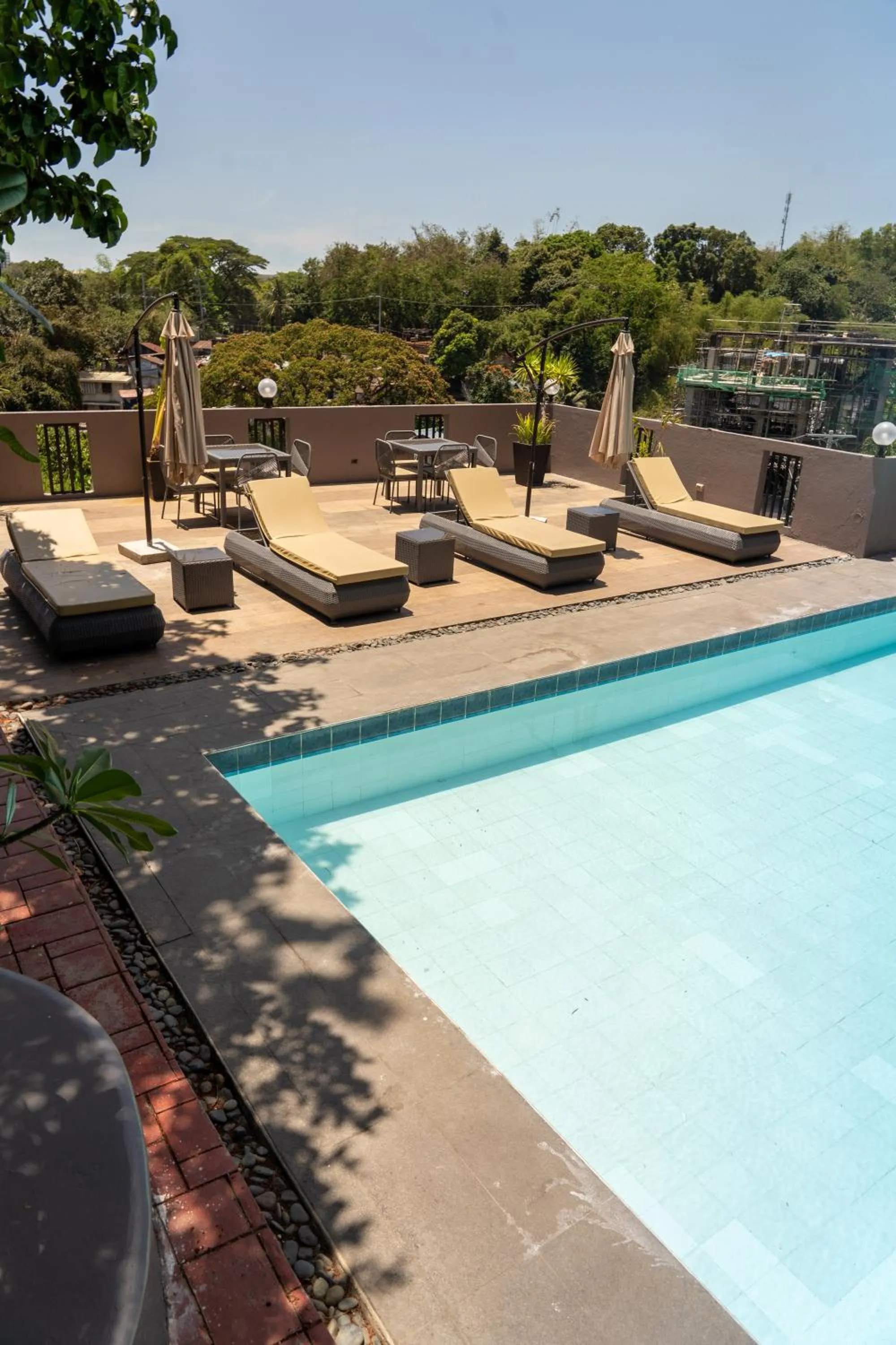 Swimming pool in Altaroca Mountain Resort Antipolo