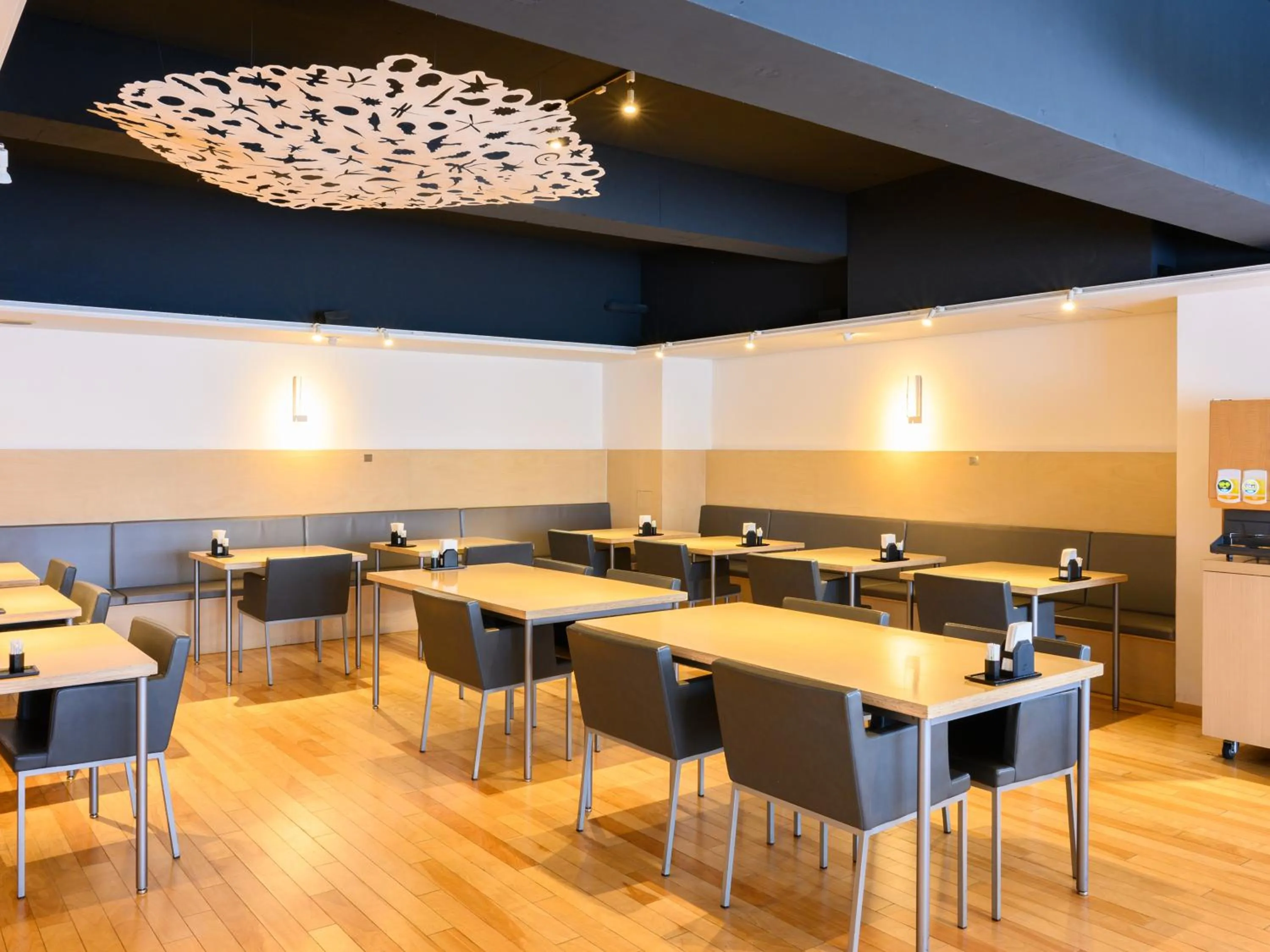 Restaurant/places to eat in hotel miura kaen