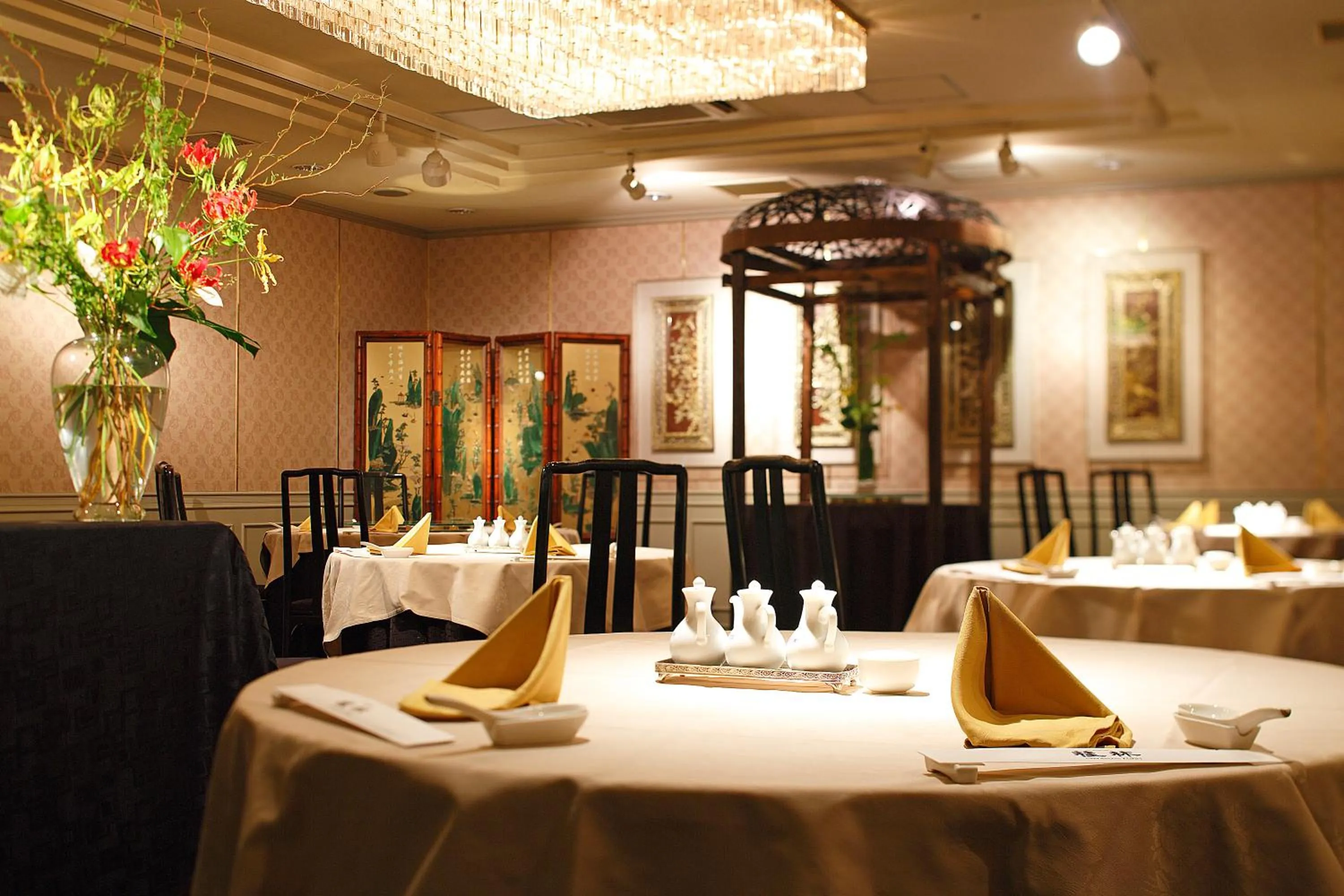 Restaurant/places to eat in Hotel New Omi