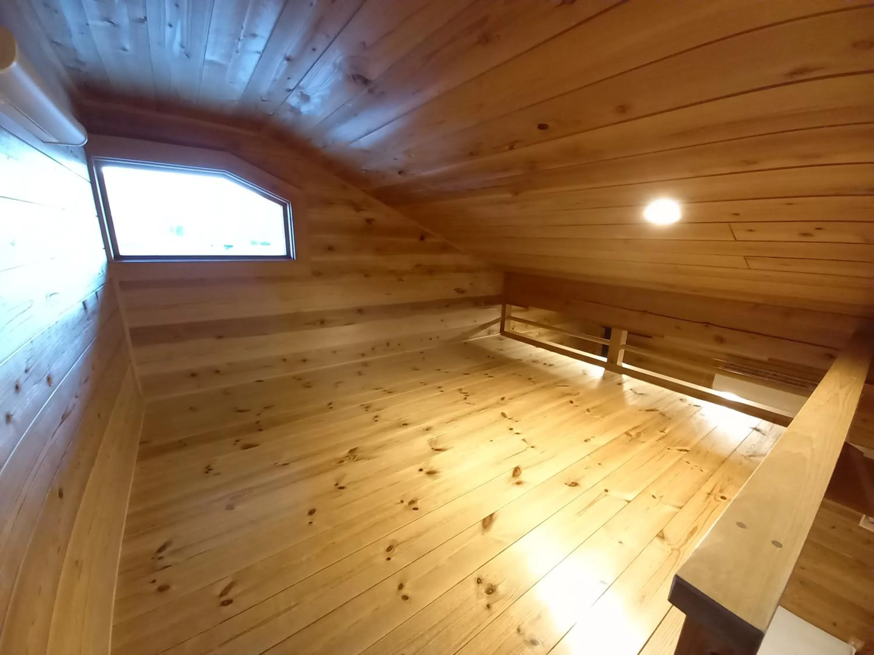 Photo of the whole room in Villa Orange Cabin