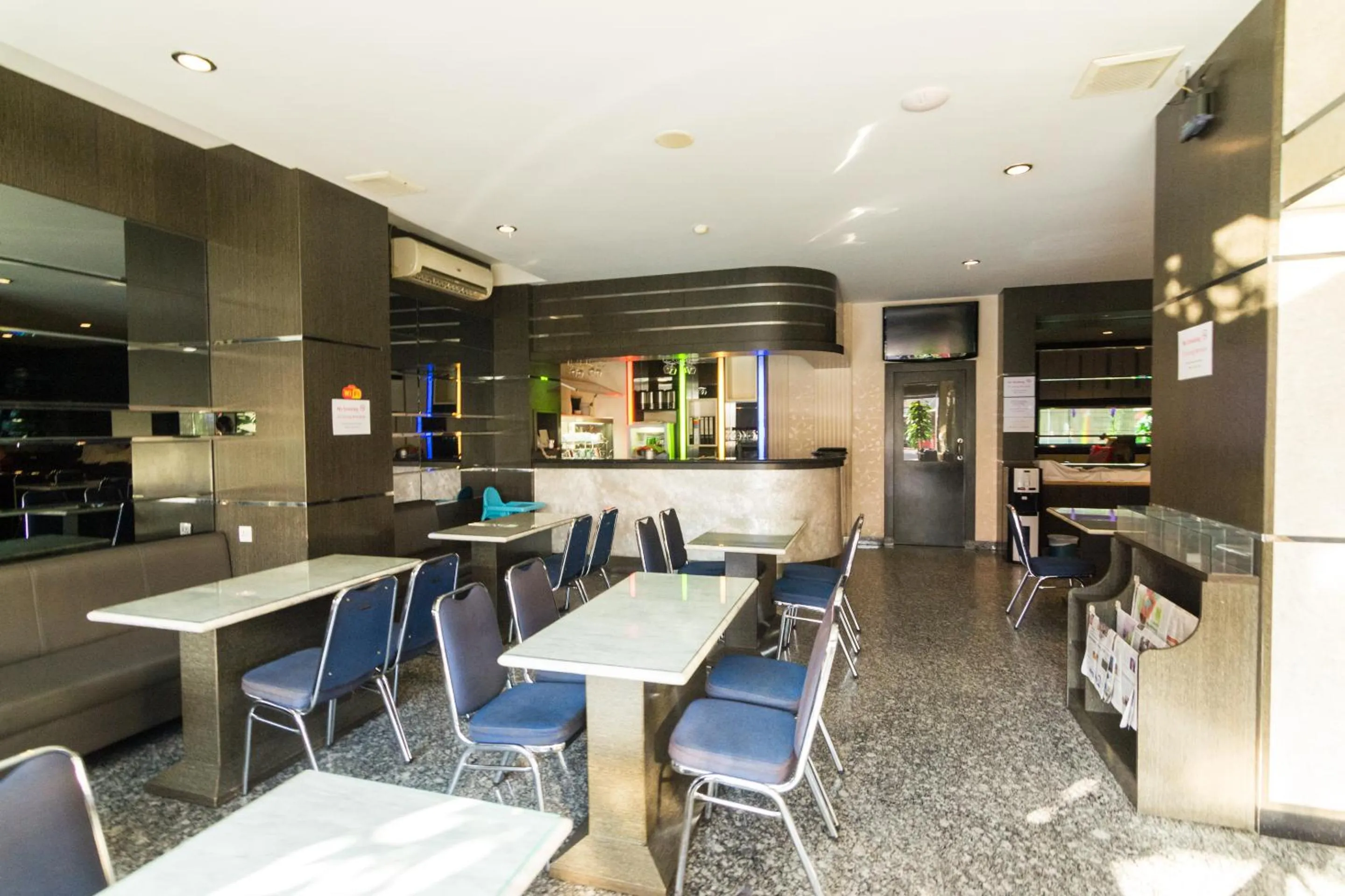 Restaurant/places to eat in Lovina Inn - Nagoya Batam