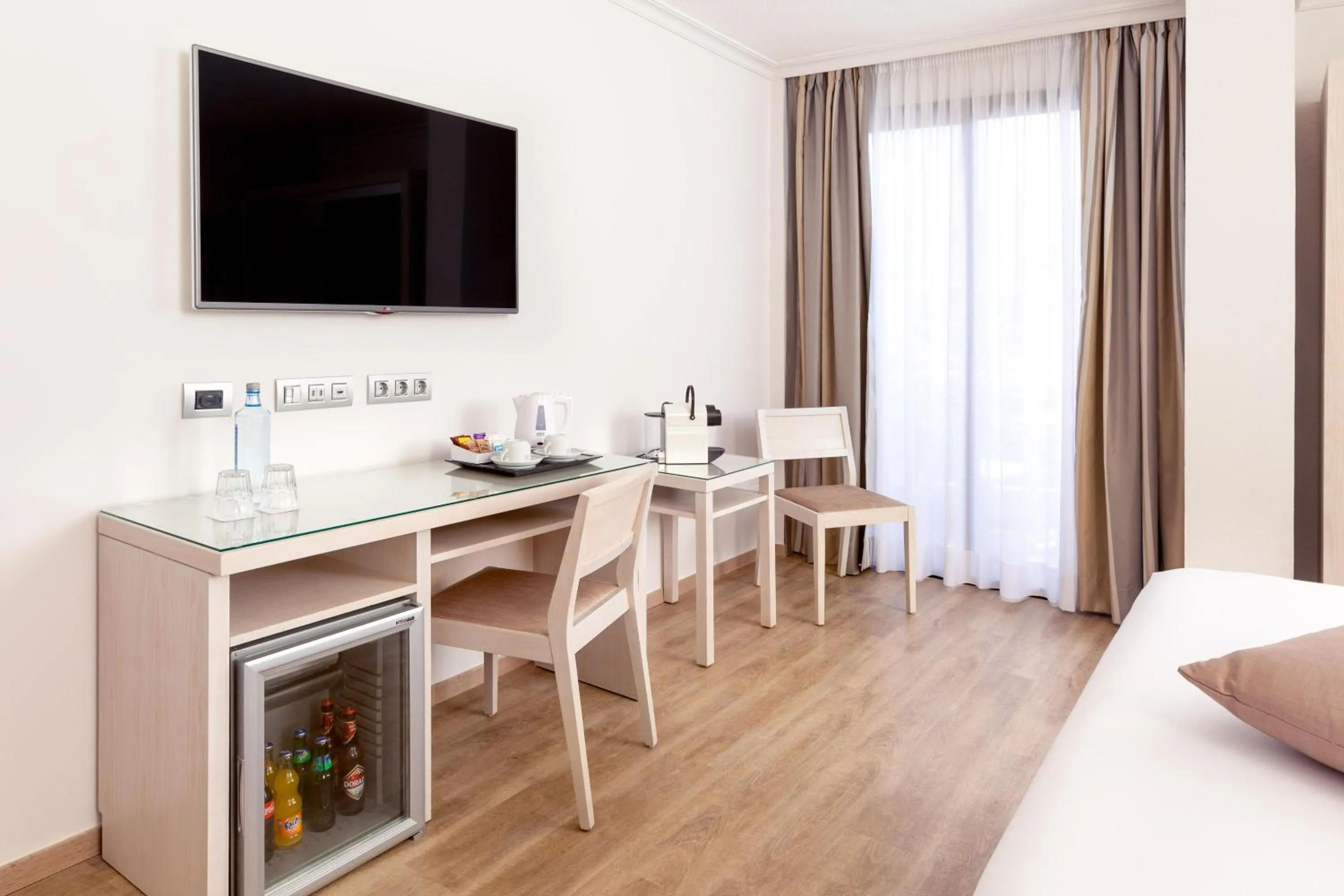 Photo of the whole room, Bed in Tigotan Lovers & Friends Playa de las Americas - Adults Only (+18)