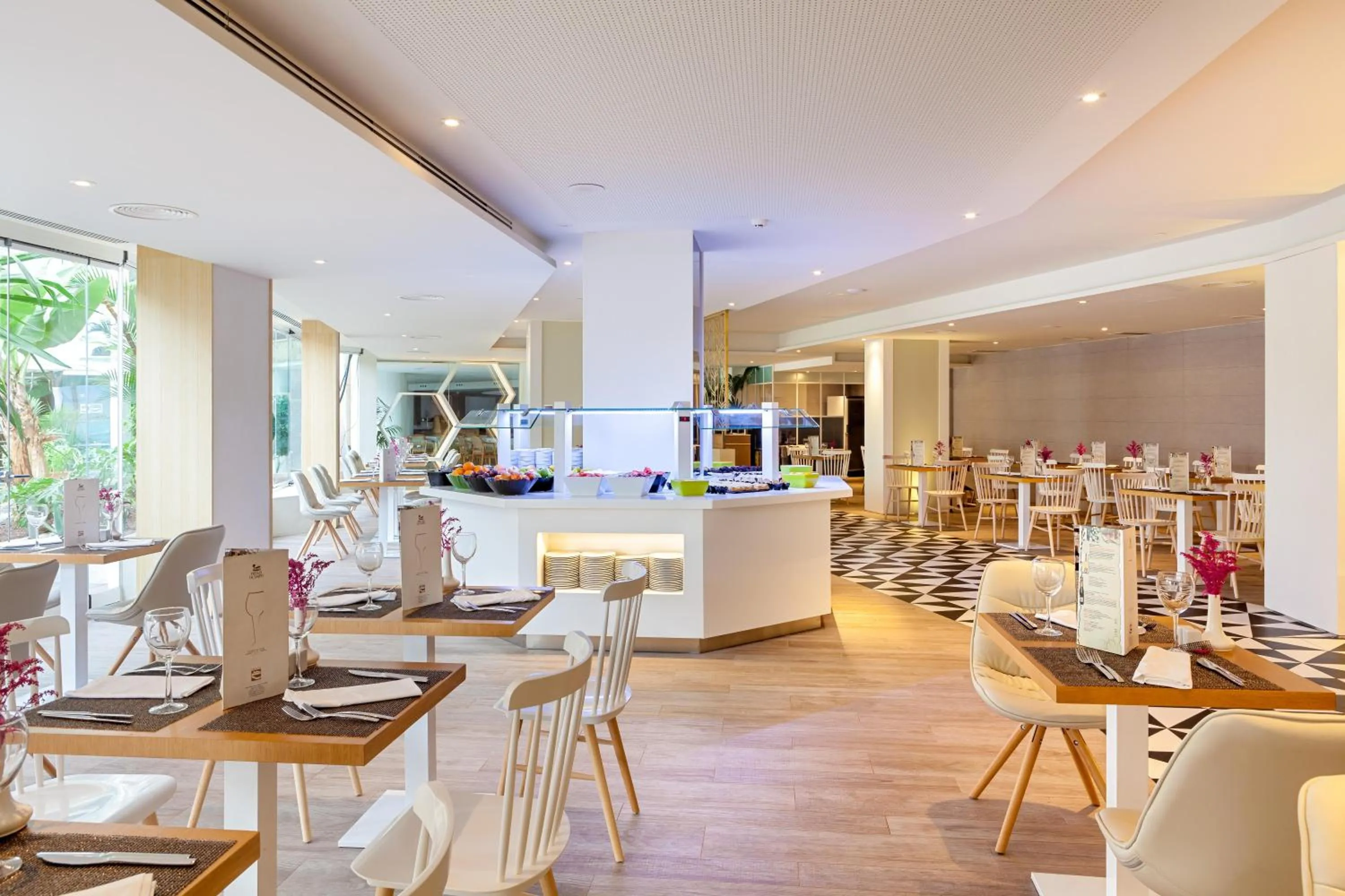 Lounge or bar in Tigotan Lovers & Friends Playa de las Americas - Adults Only (+18)