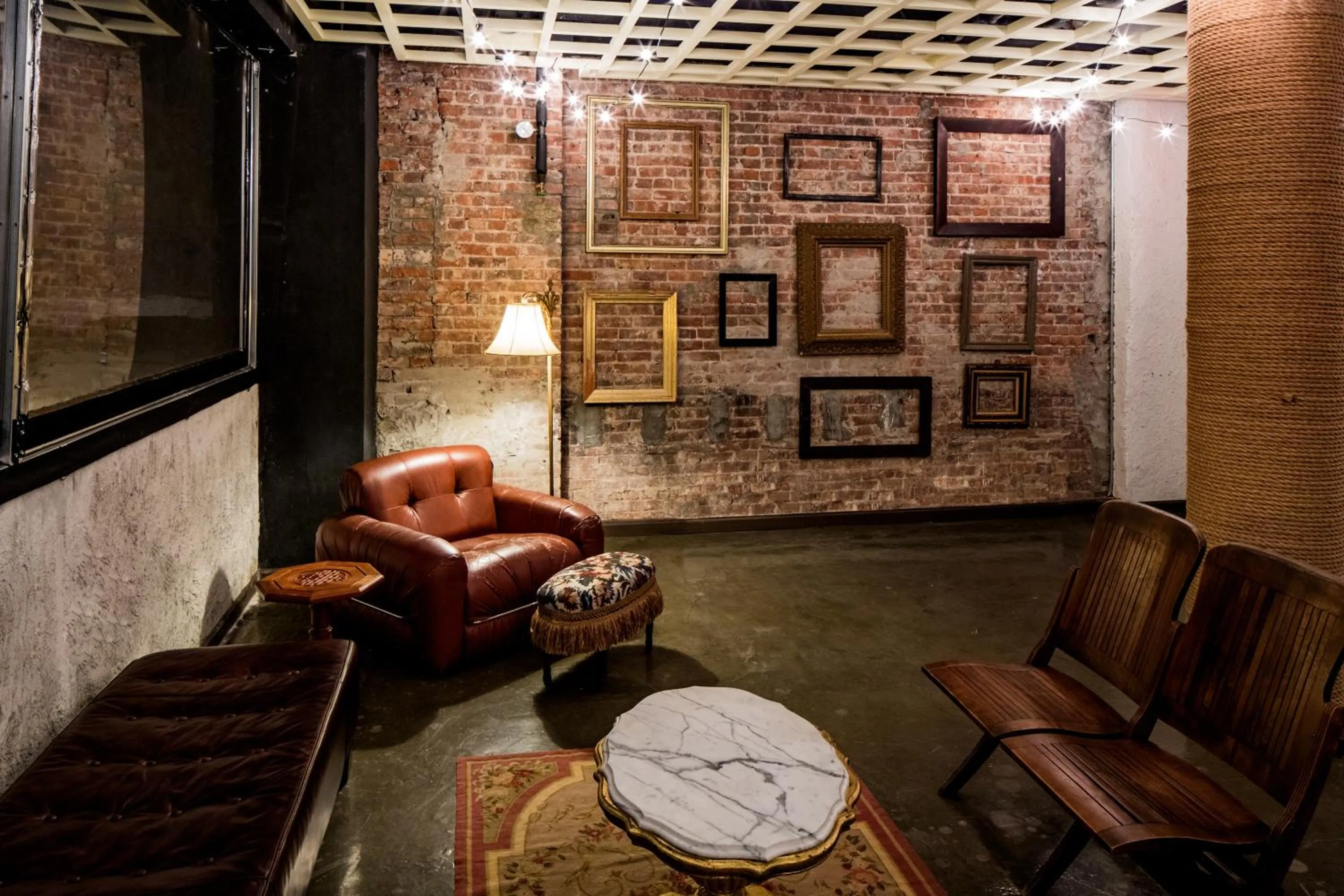 Communal lounge/ TV room in Orchard Street Hotel