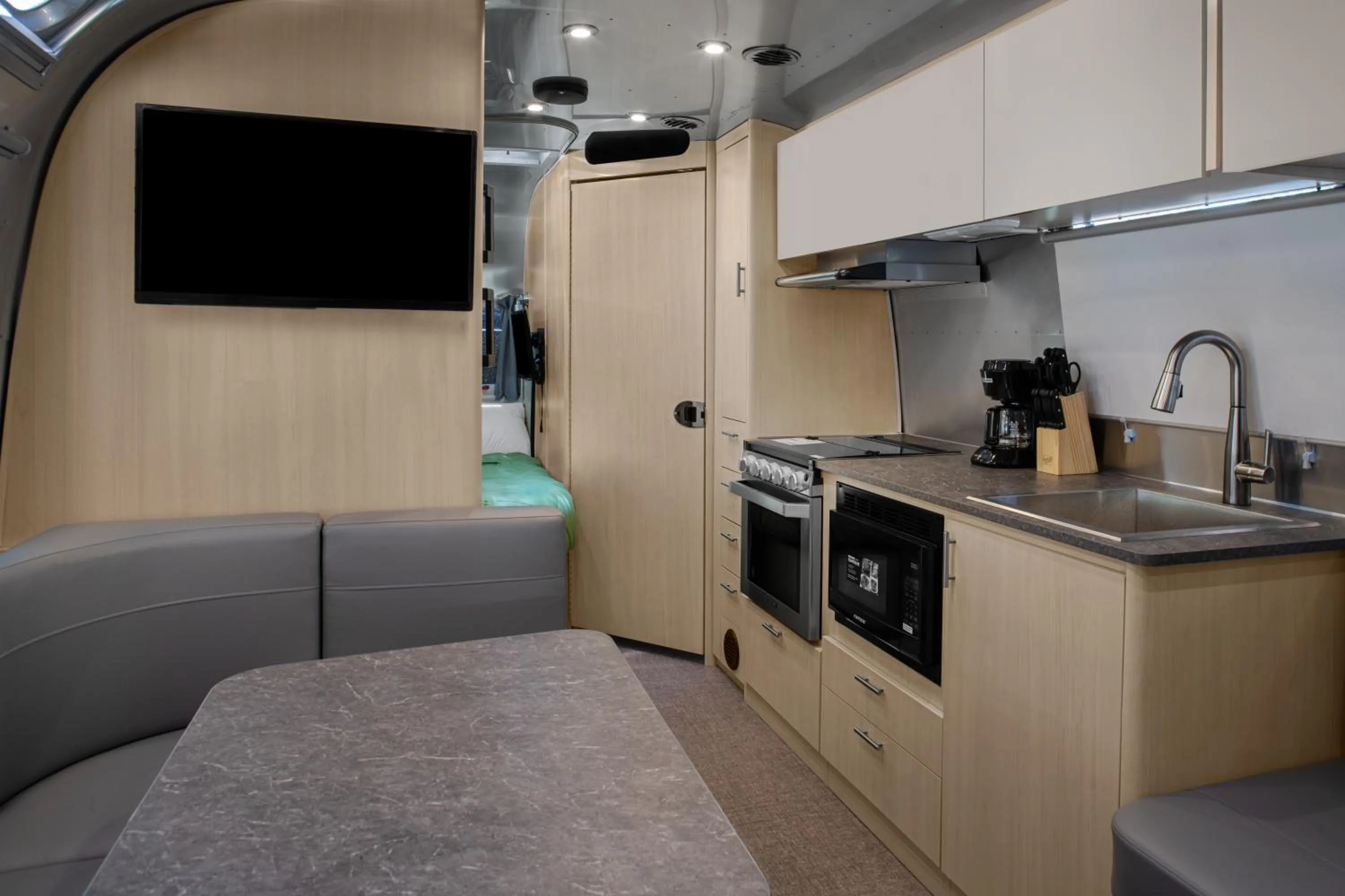 Dining area in Sun Outdoors Arches Gateway