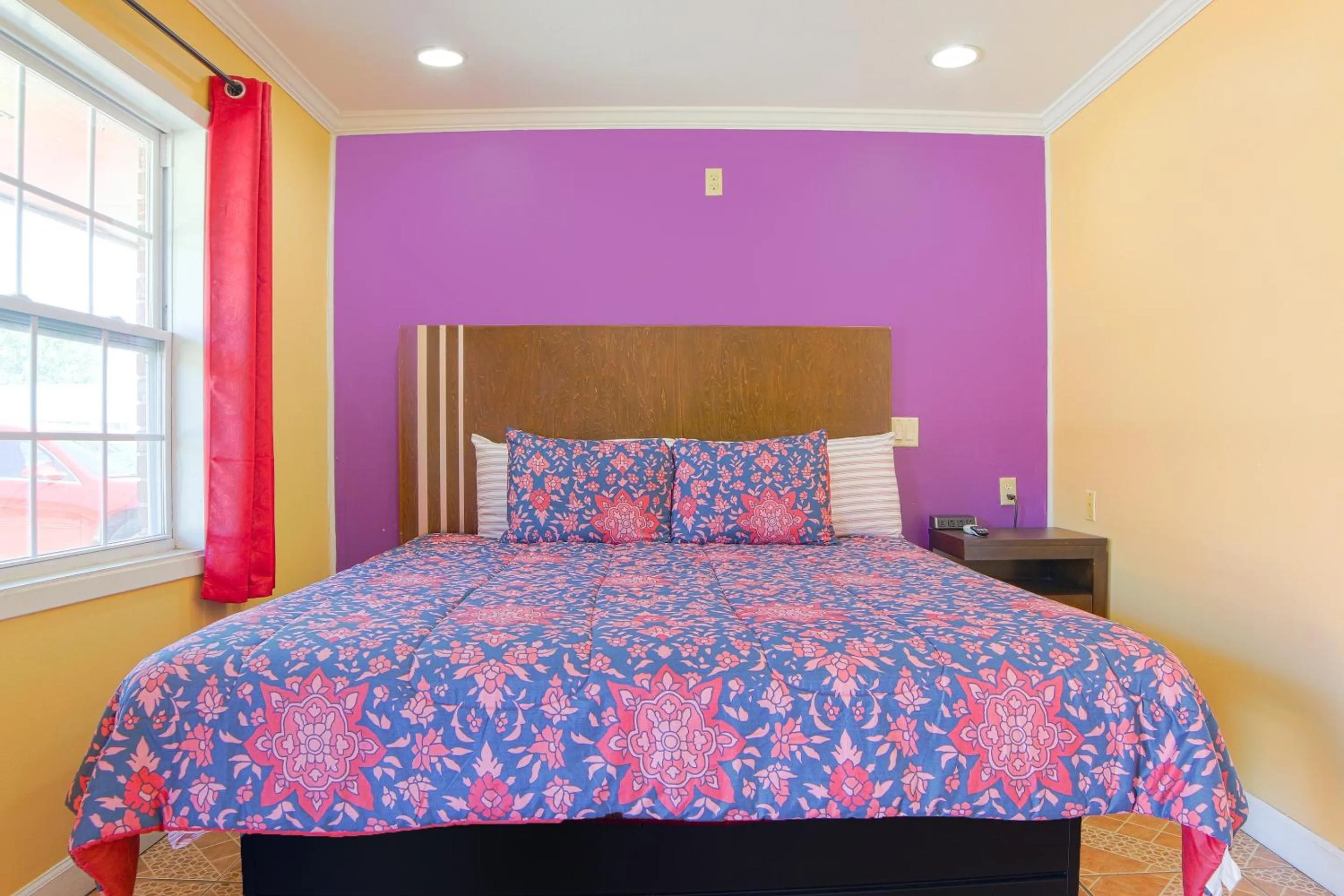 Bedroom, Bed in Economy Inn By OYO Lockport near Houma