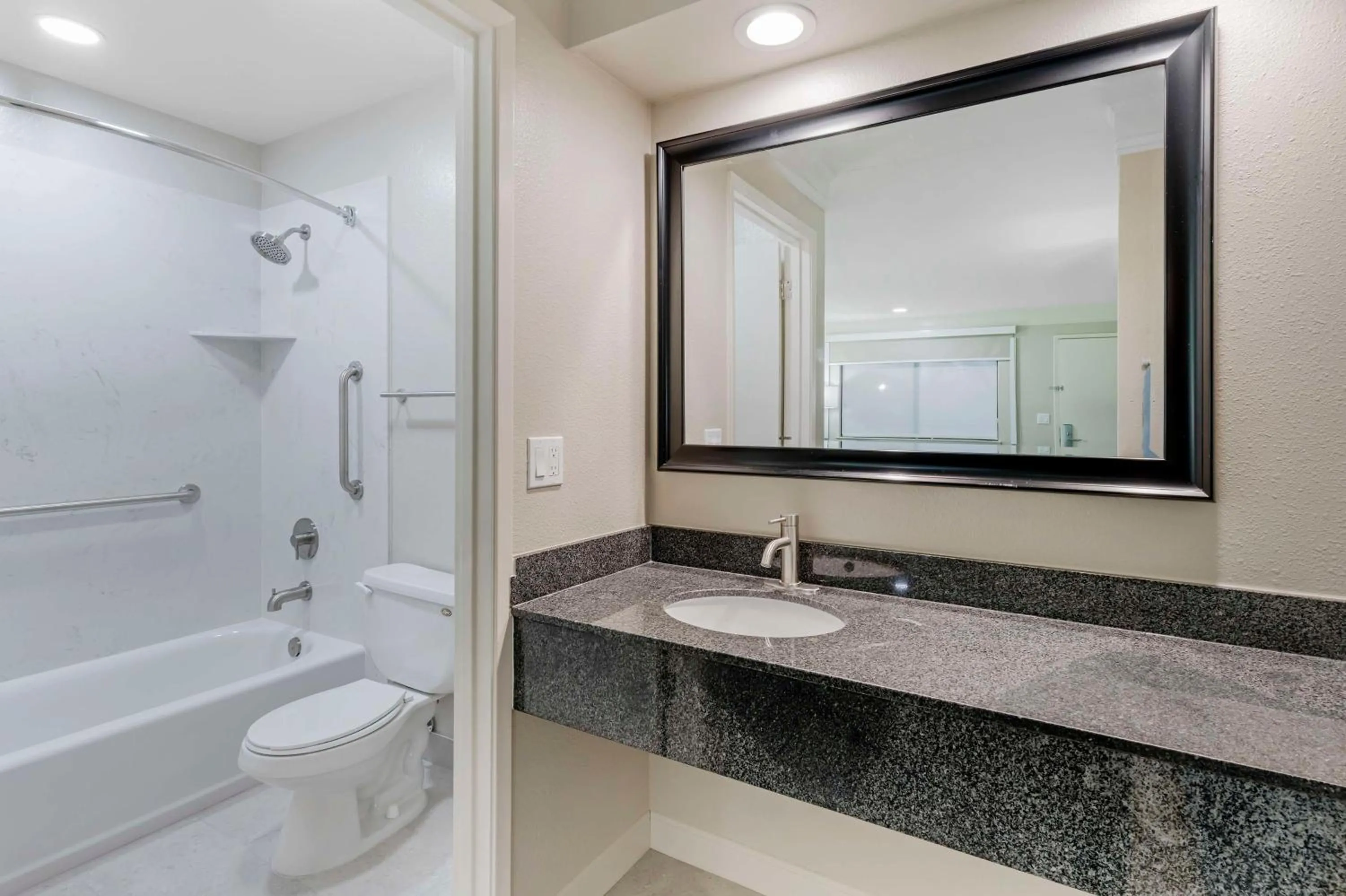 Bathroom in Best Western Cordelia Inn