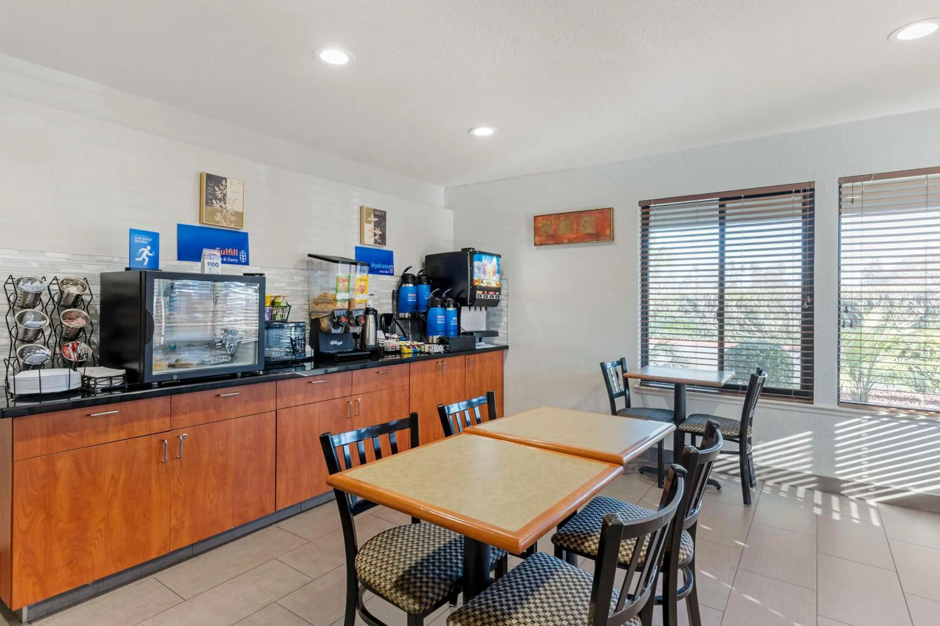 Breakfast in Best Western Cordelia Inn