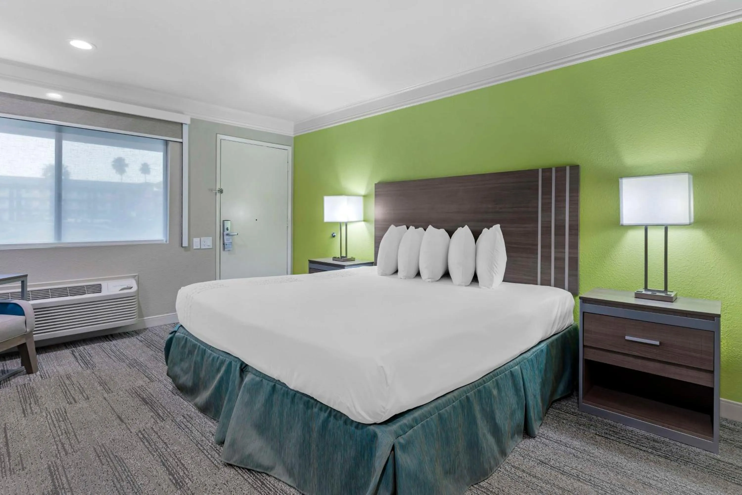 Bedroom, Bed in Best Western Cordelia Inn