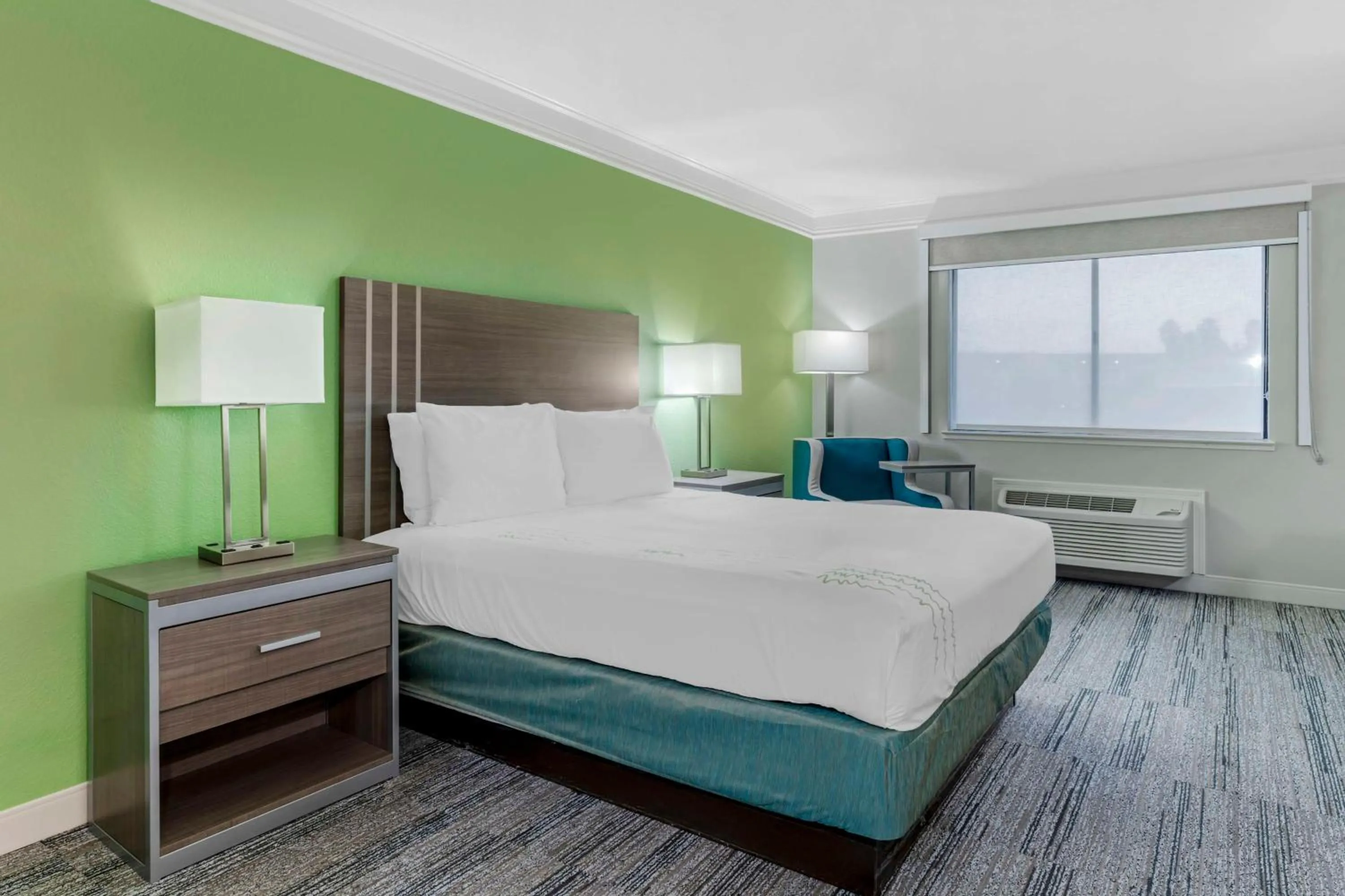 Bedroom, Bed in Best Western Cordelia Inn