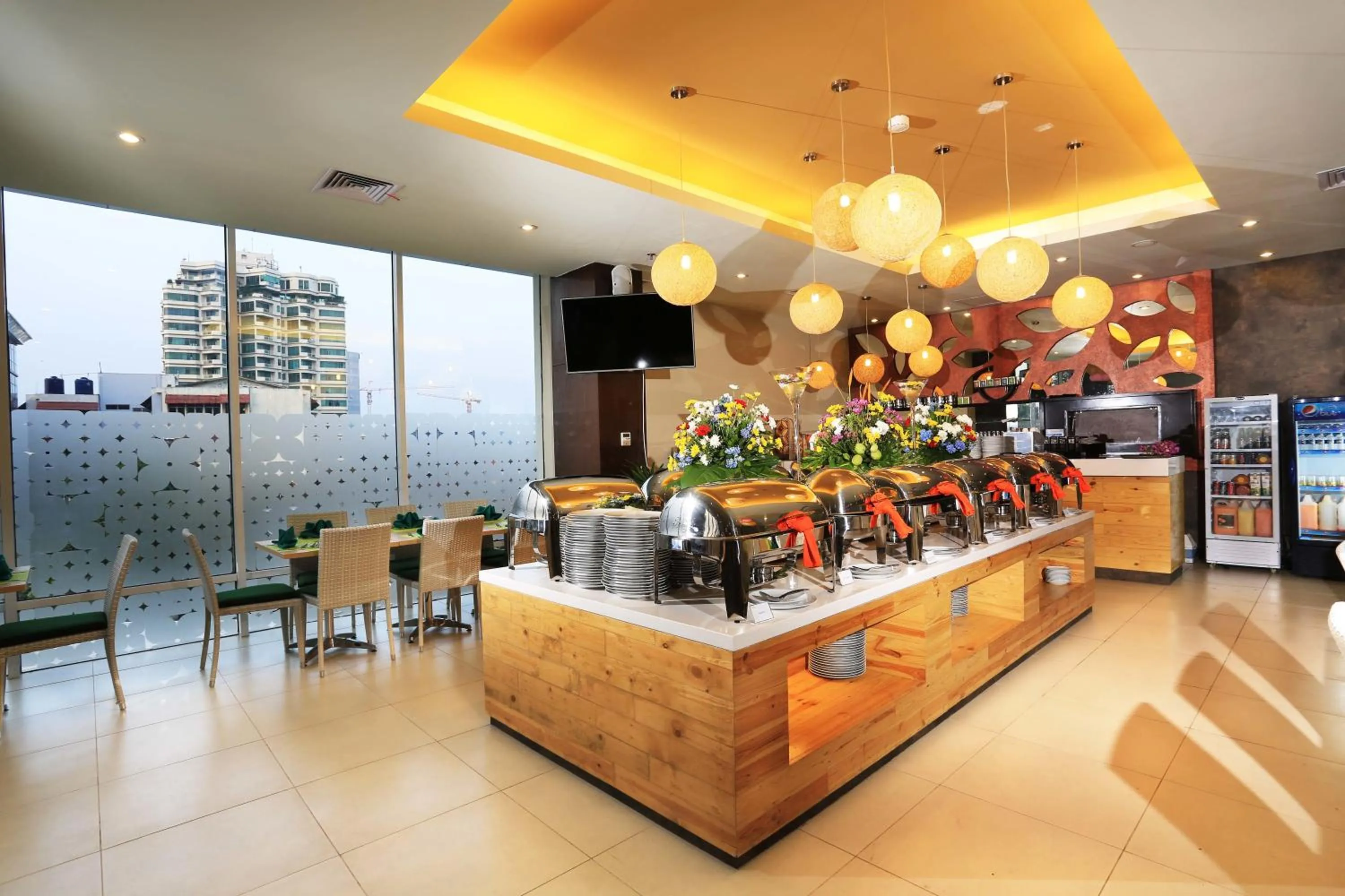 Restaurant/places to eat in Cipta Hotel Pancoran